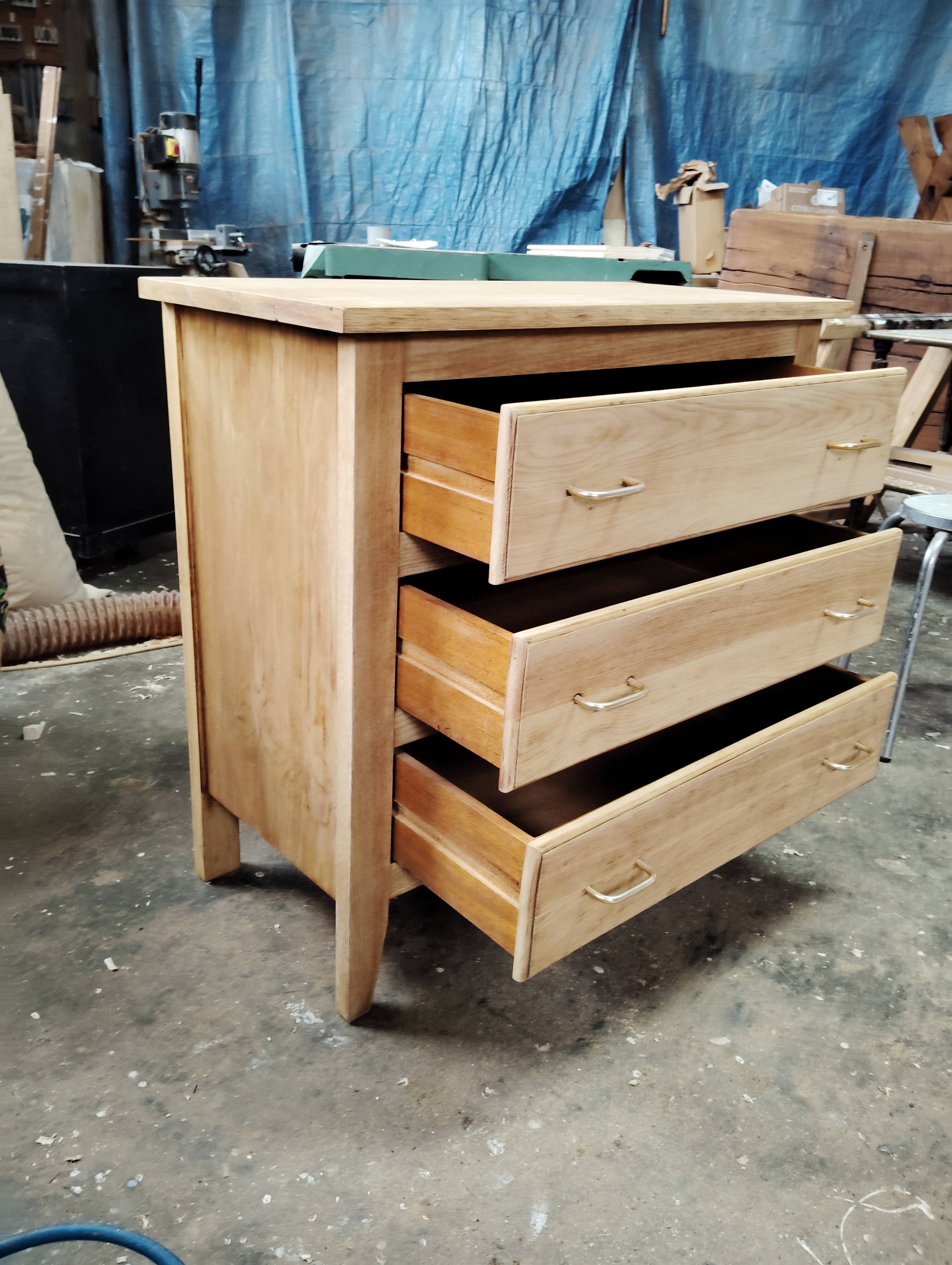 Small oak chest of drawers with compass feet