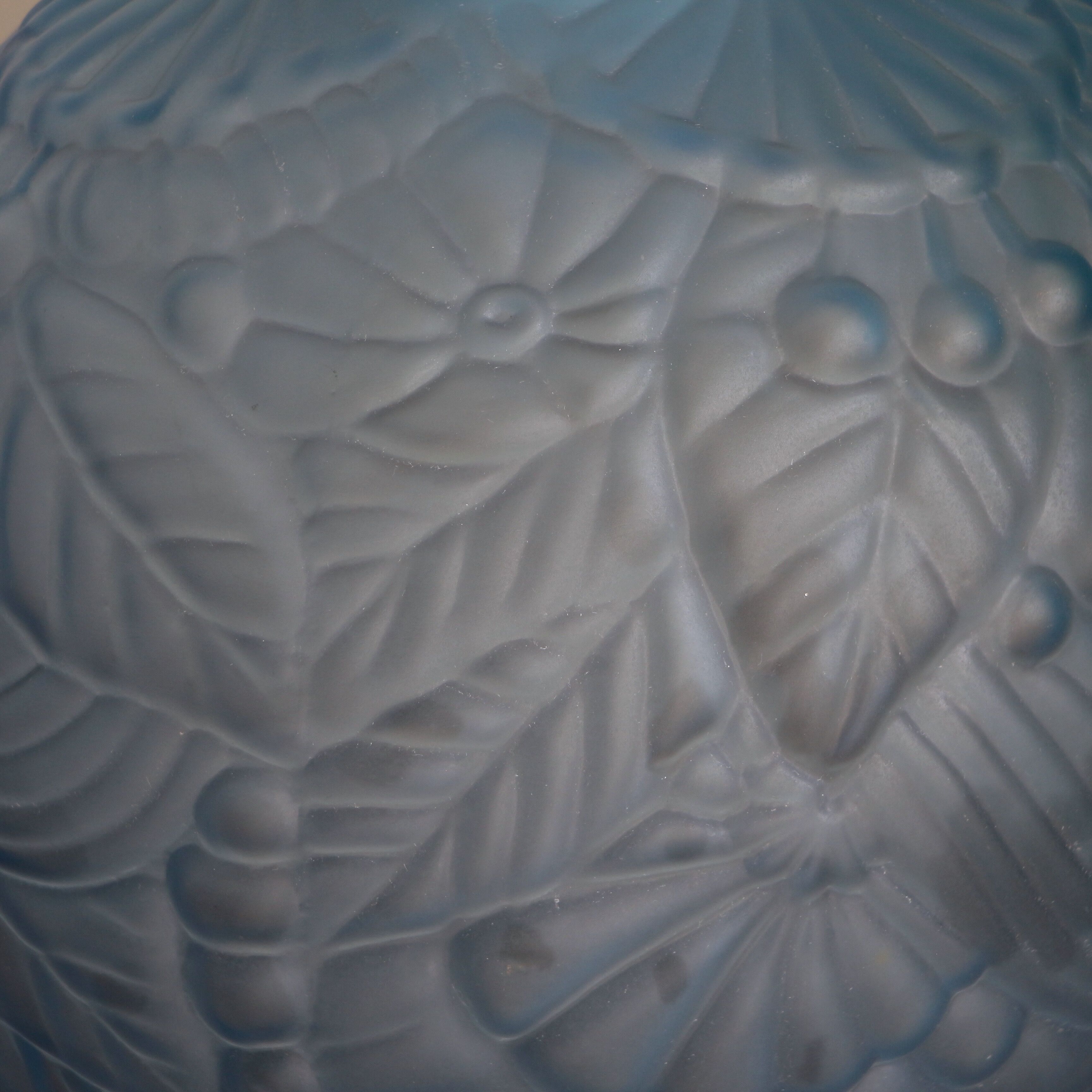 Vase ball art deco in blue glass