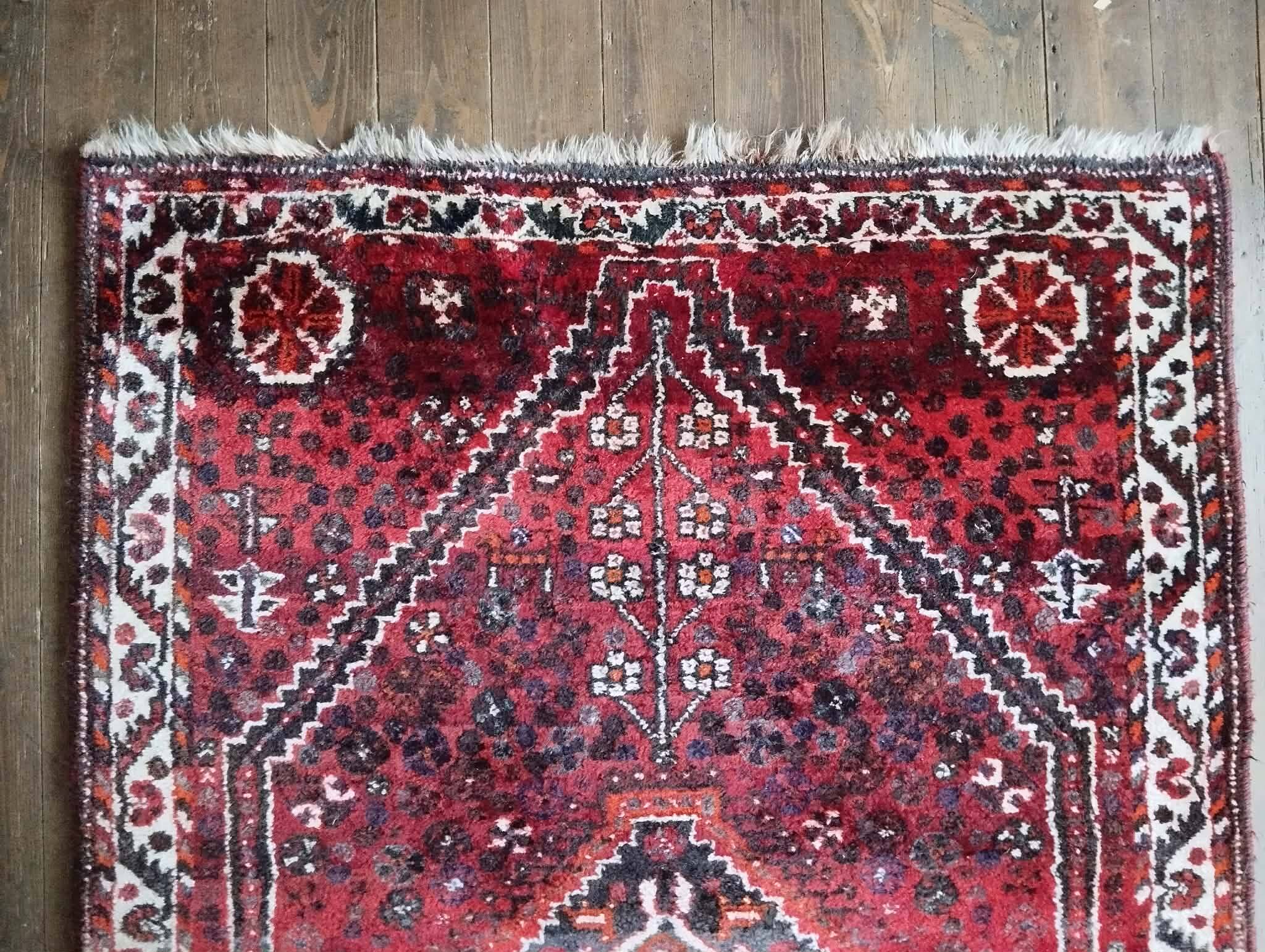 Handmade Persian Shiraz rug 160x120cm