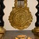 Pendule portique époque Napoléon III en marquèterie, palissandre et bois noirçi a décors de bronzes dorés