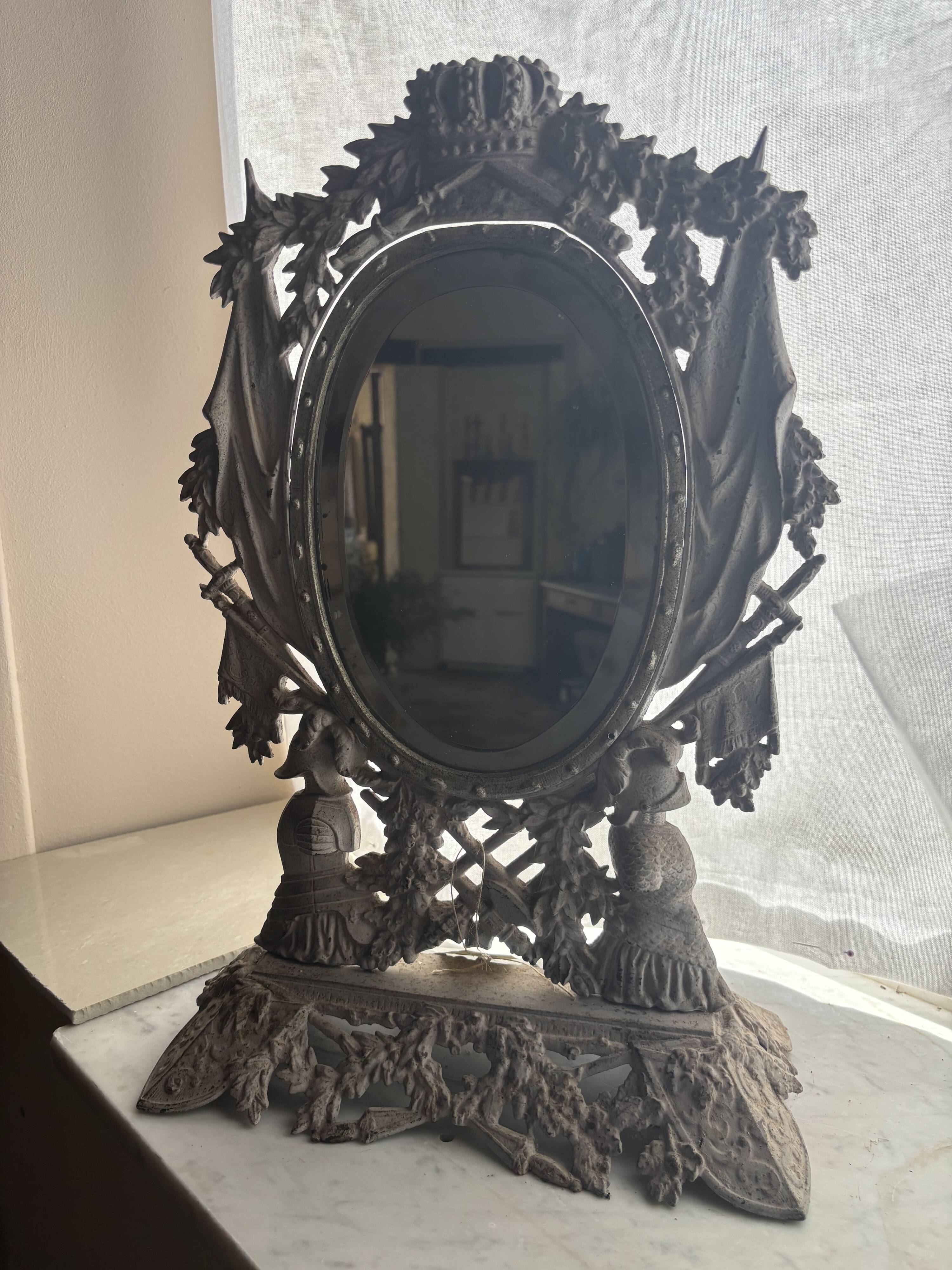 Table mirror in cast iron