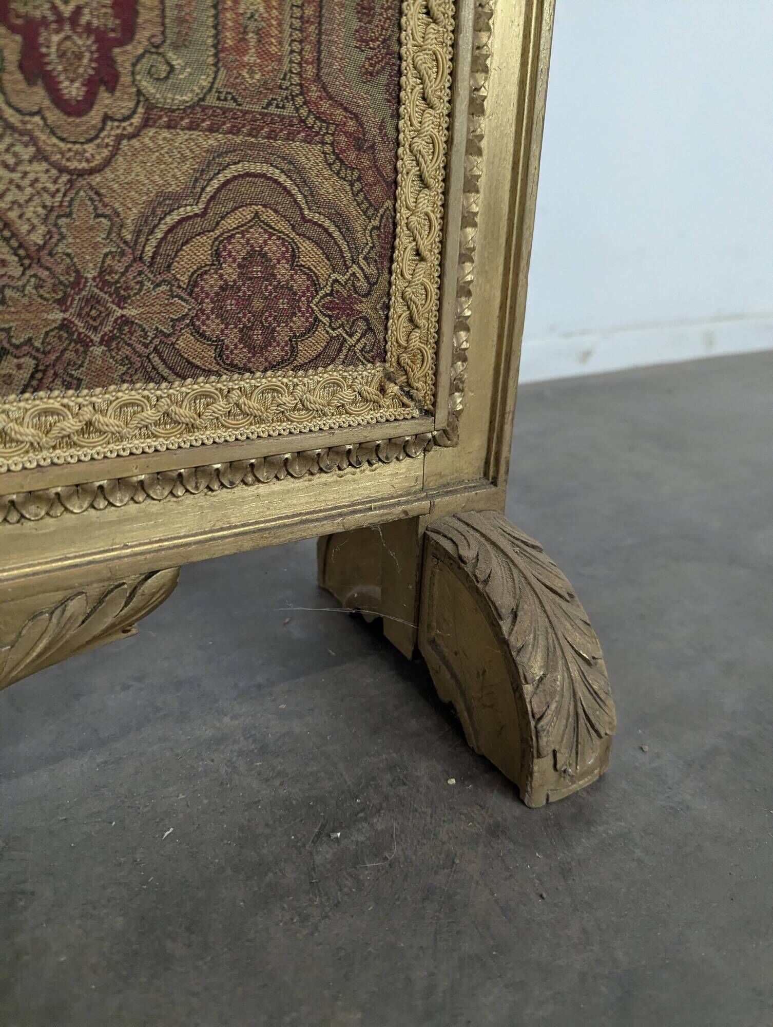 Louis XVI gilded wooden fire screen with tapestry