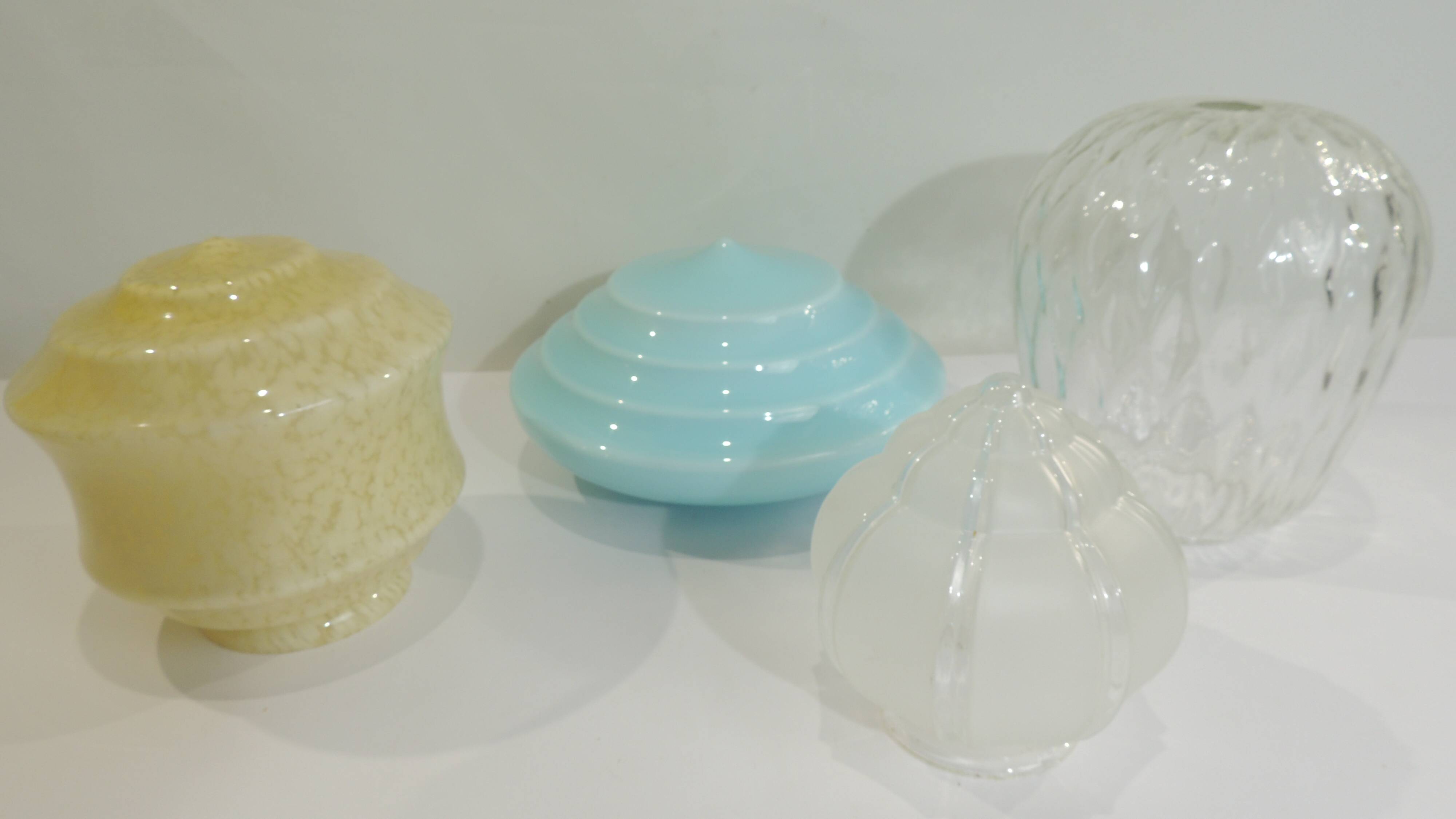 Set of 4 tulip globes vintage glass lampshades from the 70s-80s – Opaline b