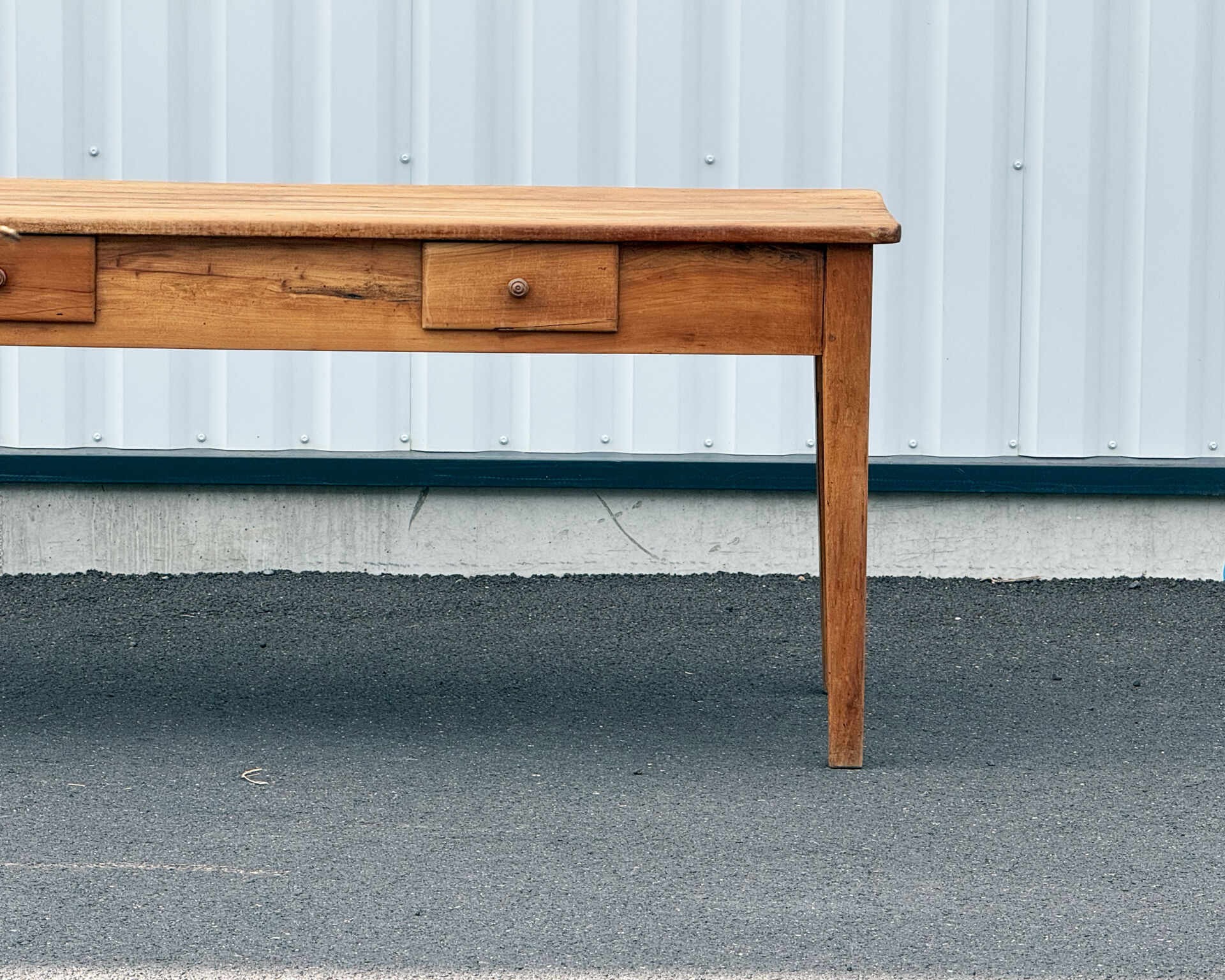 Large table in solid walnut
