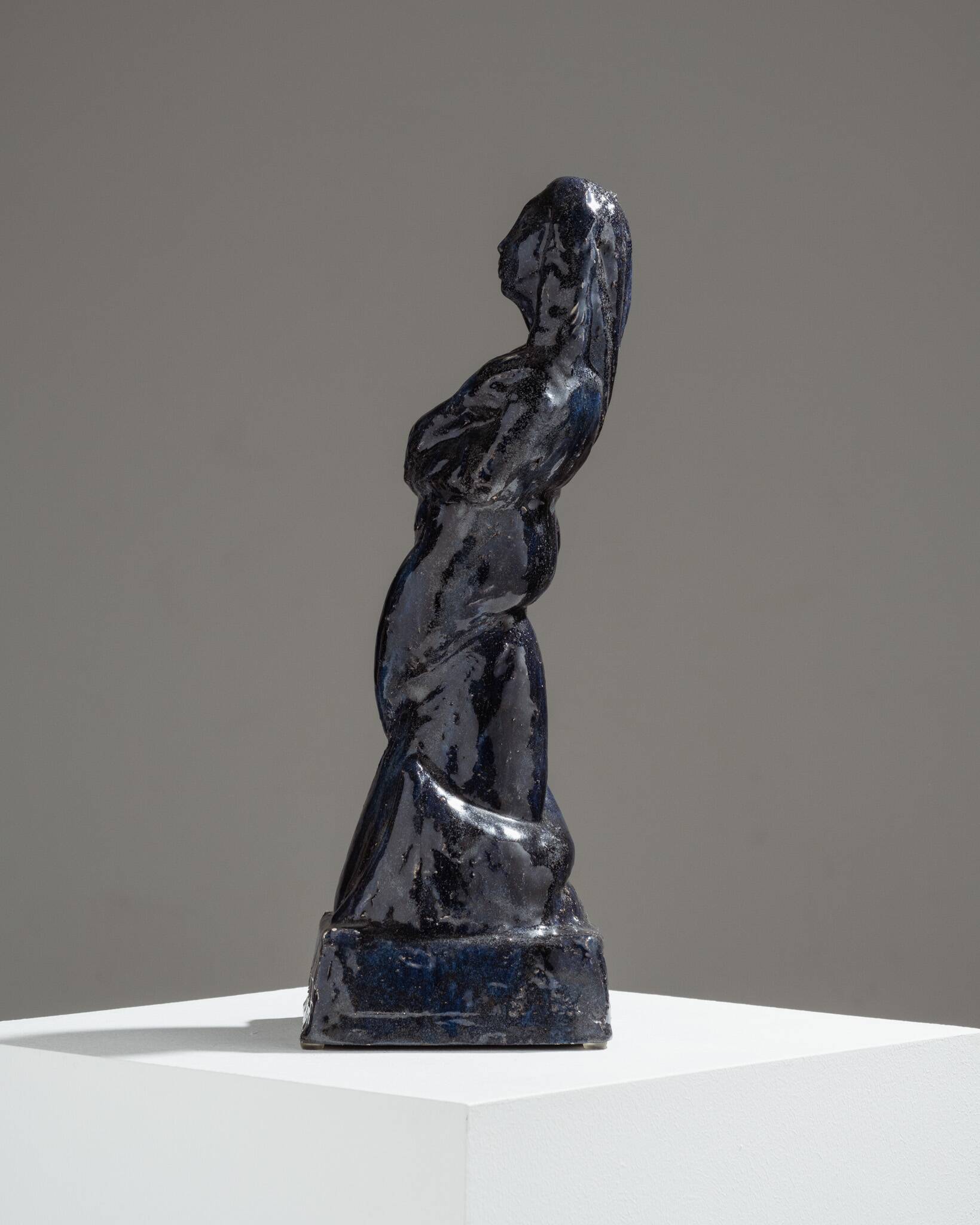 Sculpture de sirène en céramique bleue, 1920