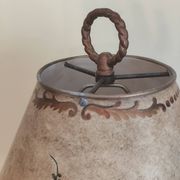 Grande lampe pagode peinte motifs floraux et abat jour métal