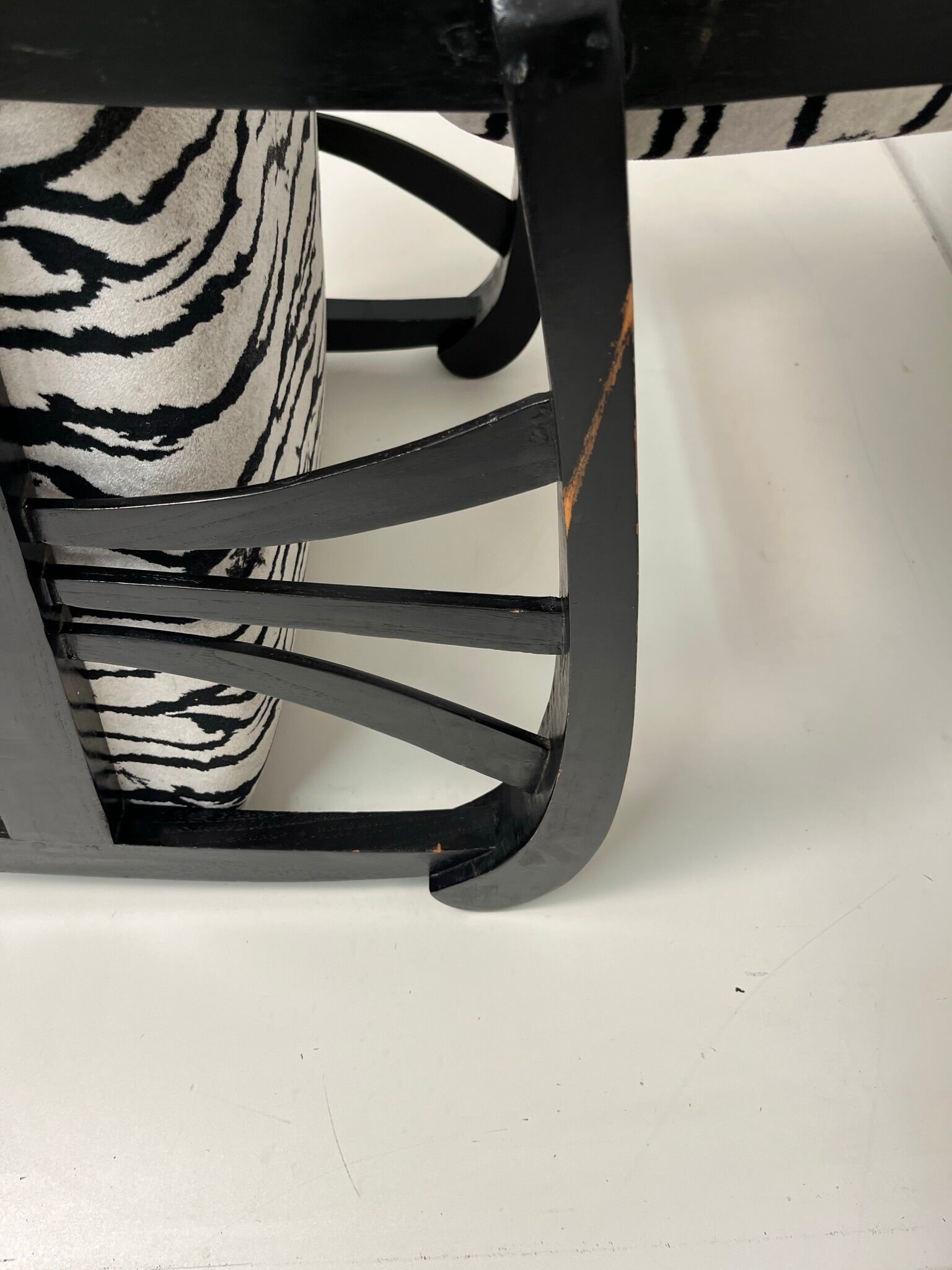 Armchair style Louis XV zebra