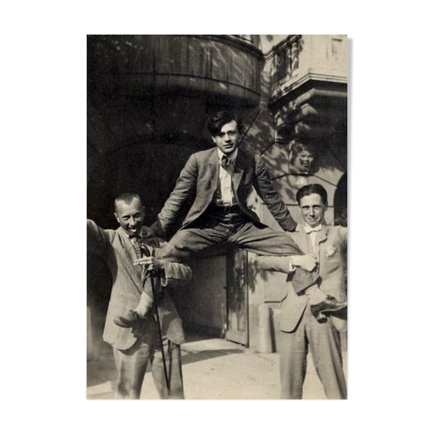 Photography, "Dadaists on the streets of Zurich in 1917", / NB / 10 x 15 cm