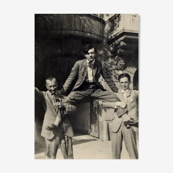 Photographie "Les dadaïstes dans les rues de Zurich en 1917",  /    N&B    /   10 x 15 cm