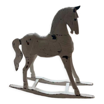 Cheval à bascule en bois
