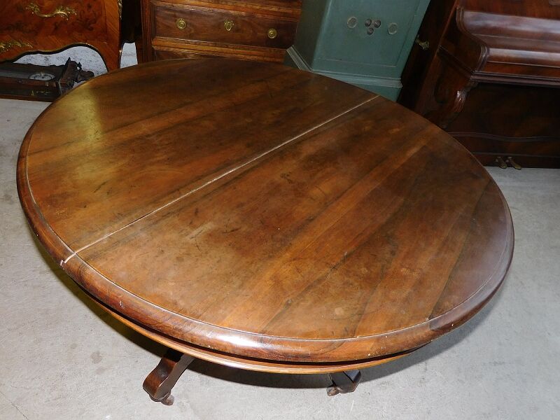 Gueridon foot central in noyer of the 19th siecle