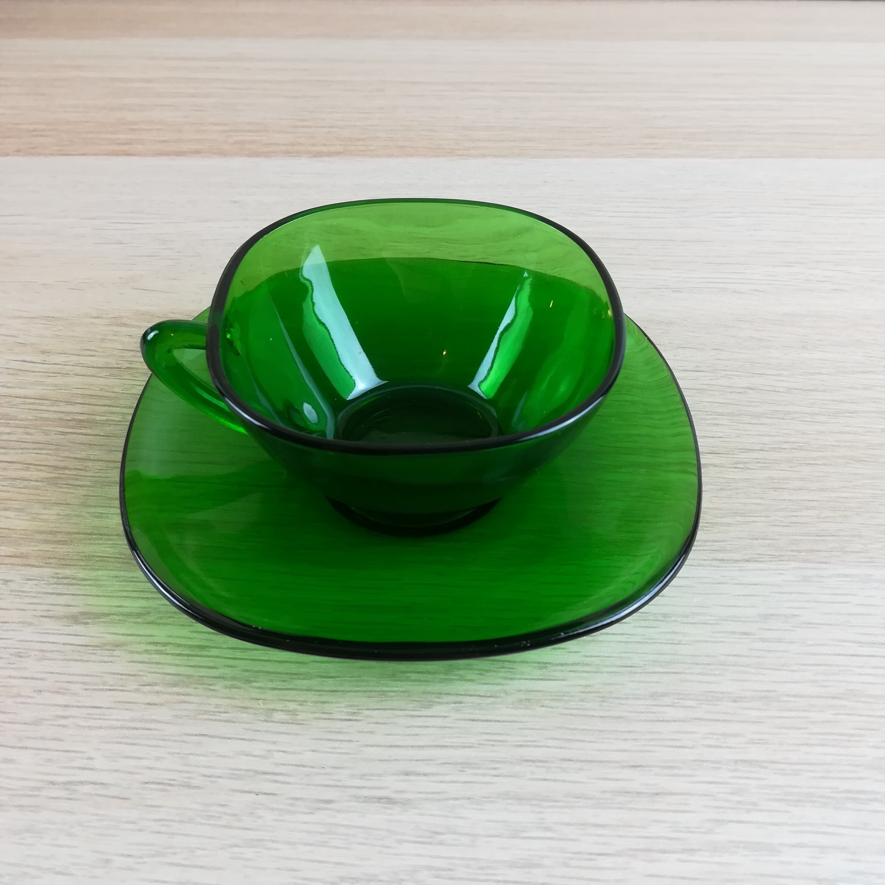 6 cups & vereco green saucers