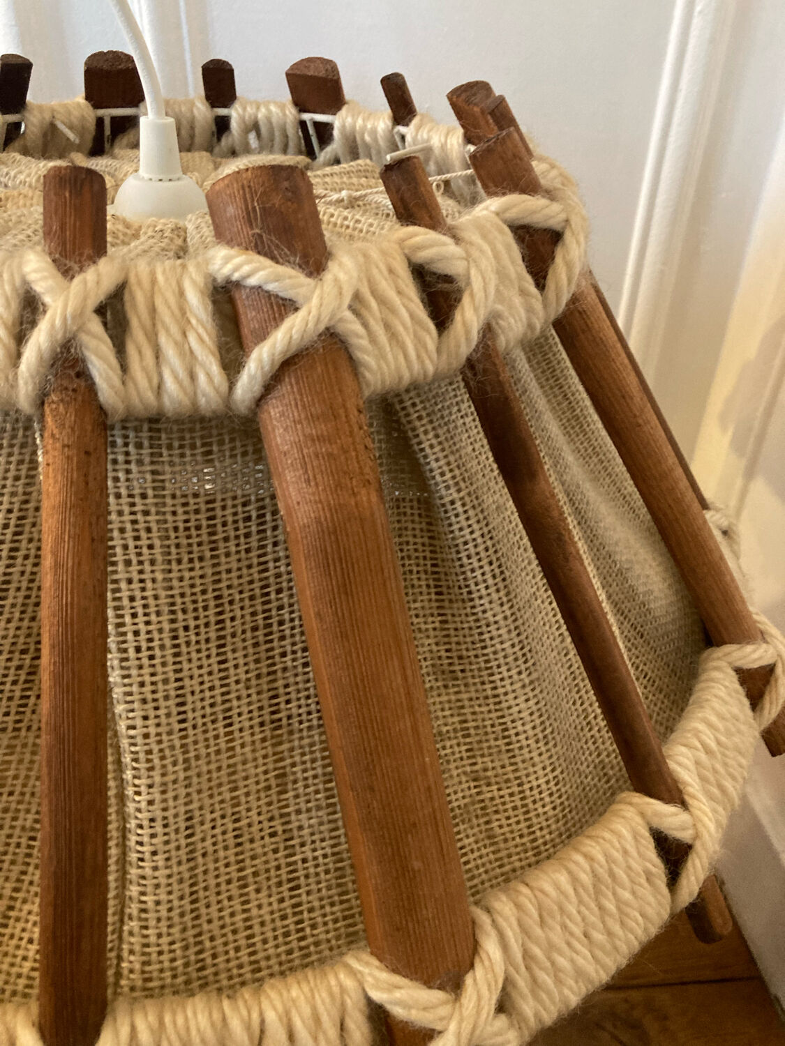 Suspension vintage scandinave en bois