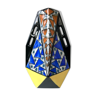 Ceramic vase onnaing art deco