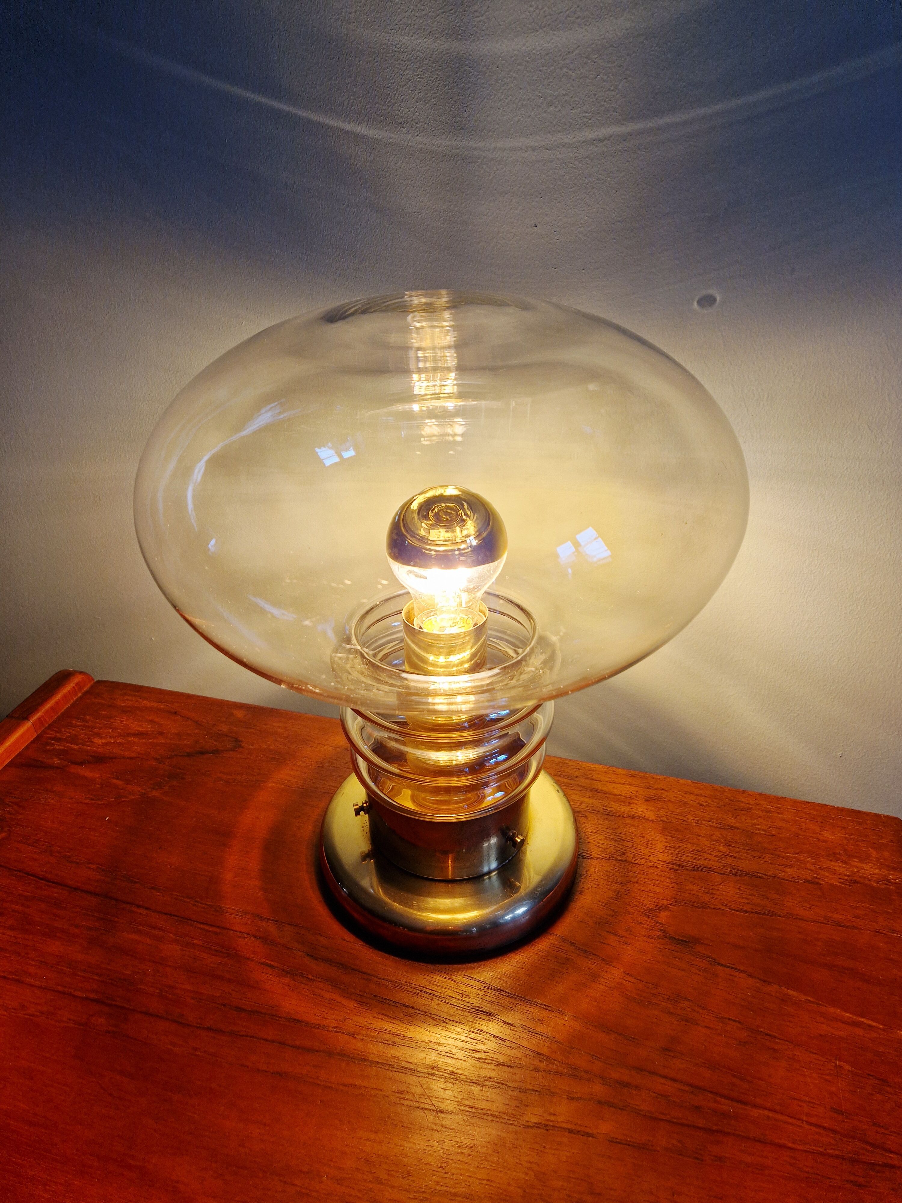 Space Age table lamp in brass and clear glass, 1960s-70s.