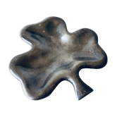 Empty pocket clover shape