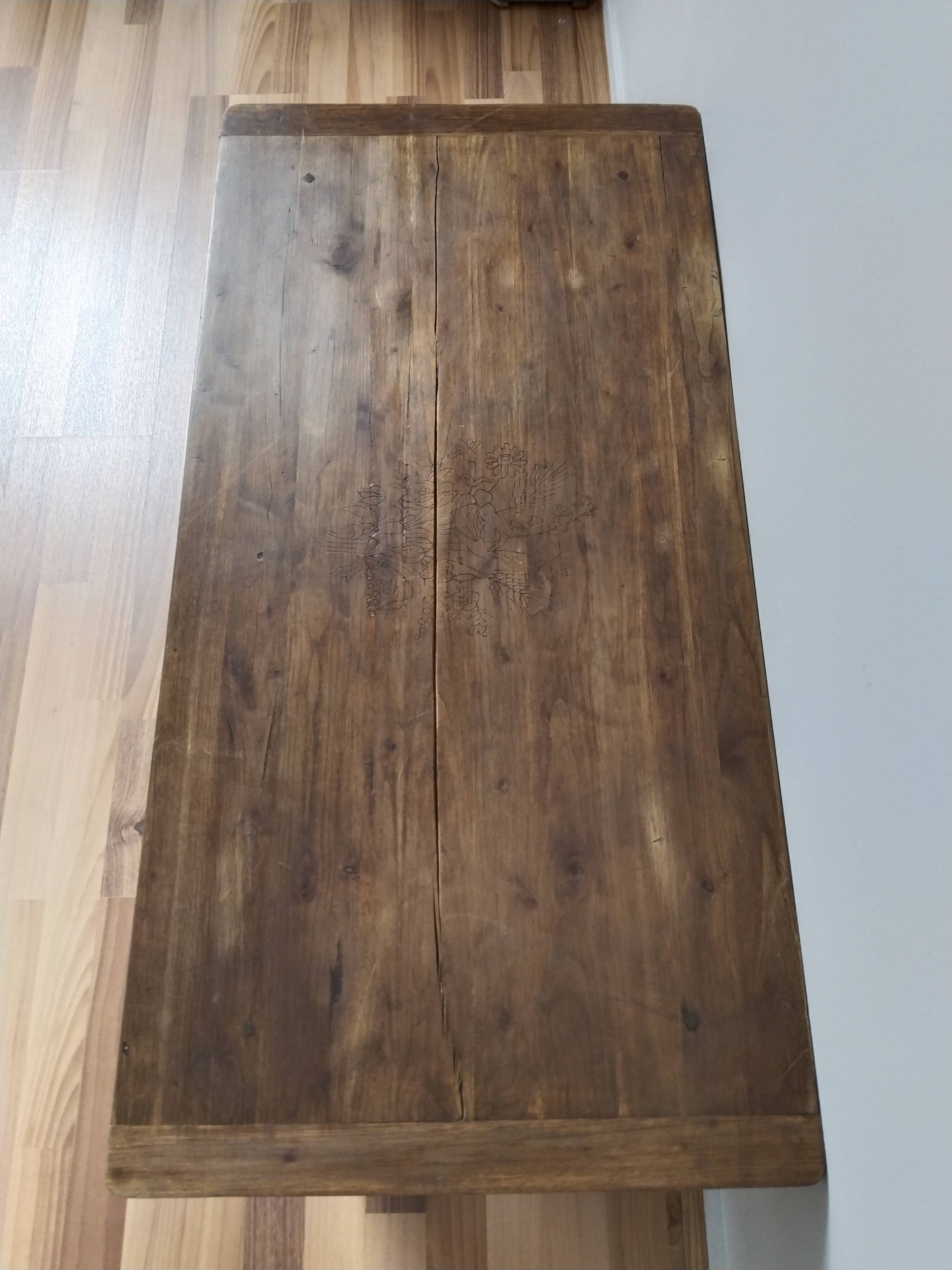 Vintage rustic coffee table in waxed wood and screen printing