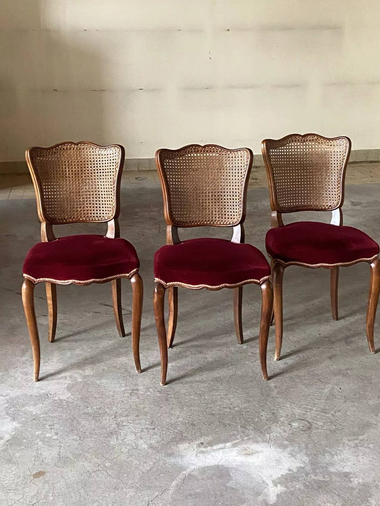 Set of 4 Louis XV style chairs in cherry wood – canework and burgundy velvet