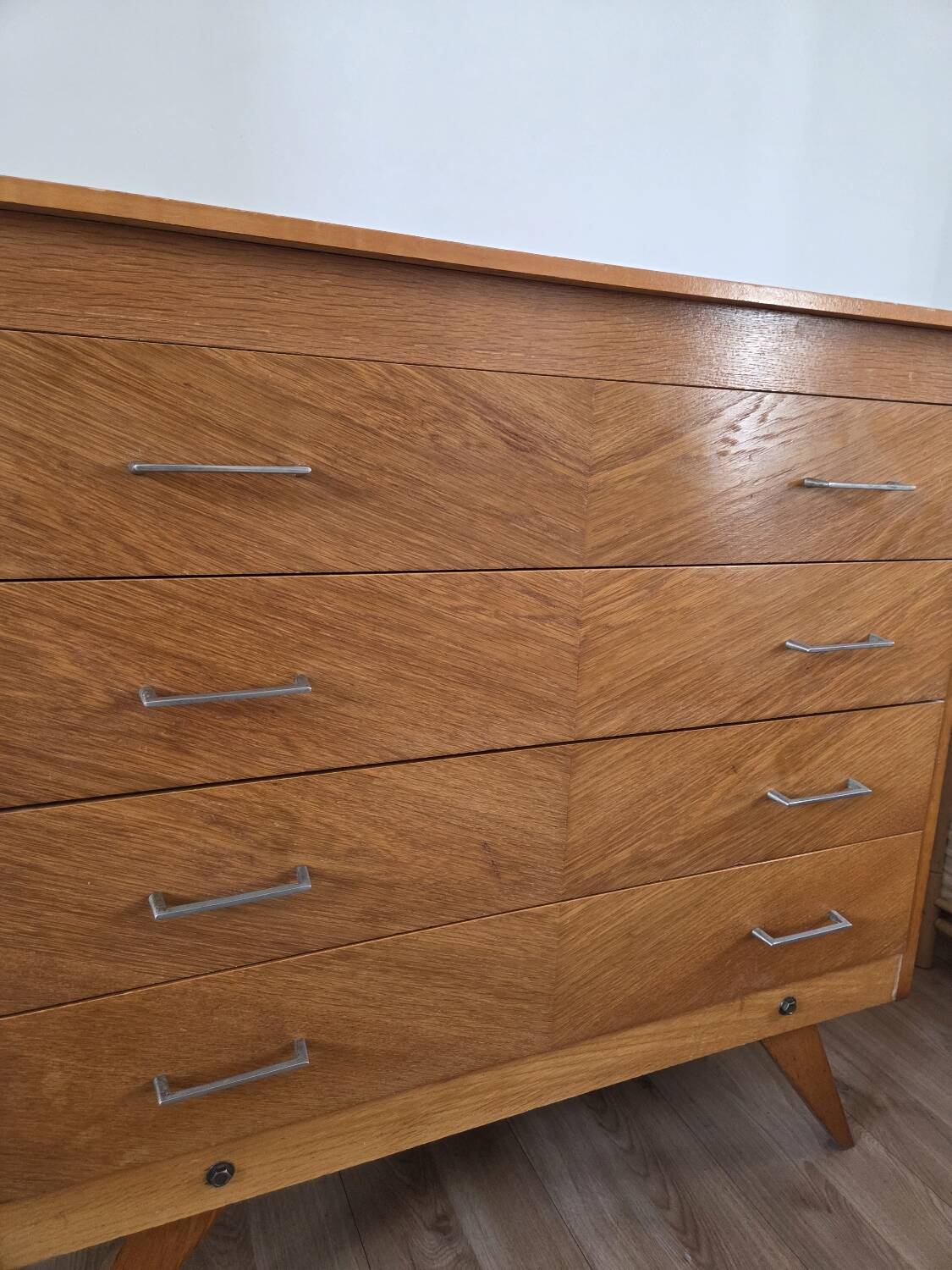 Commode vintage, pied compas