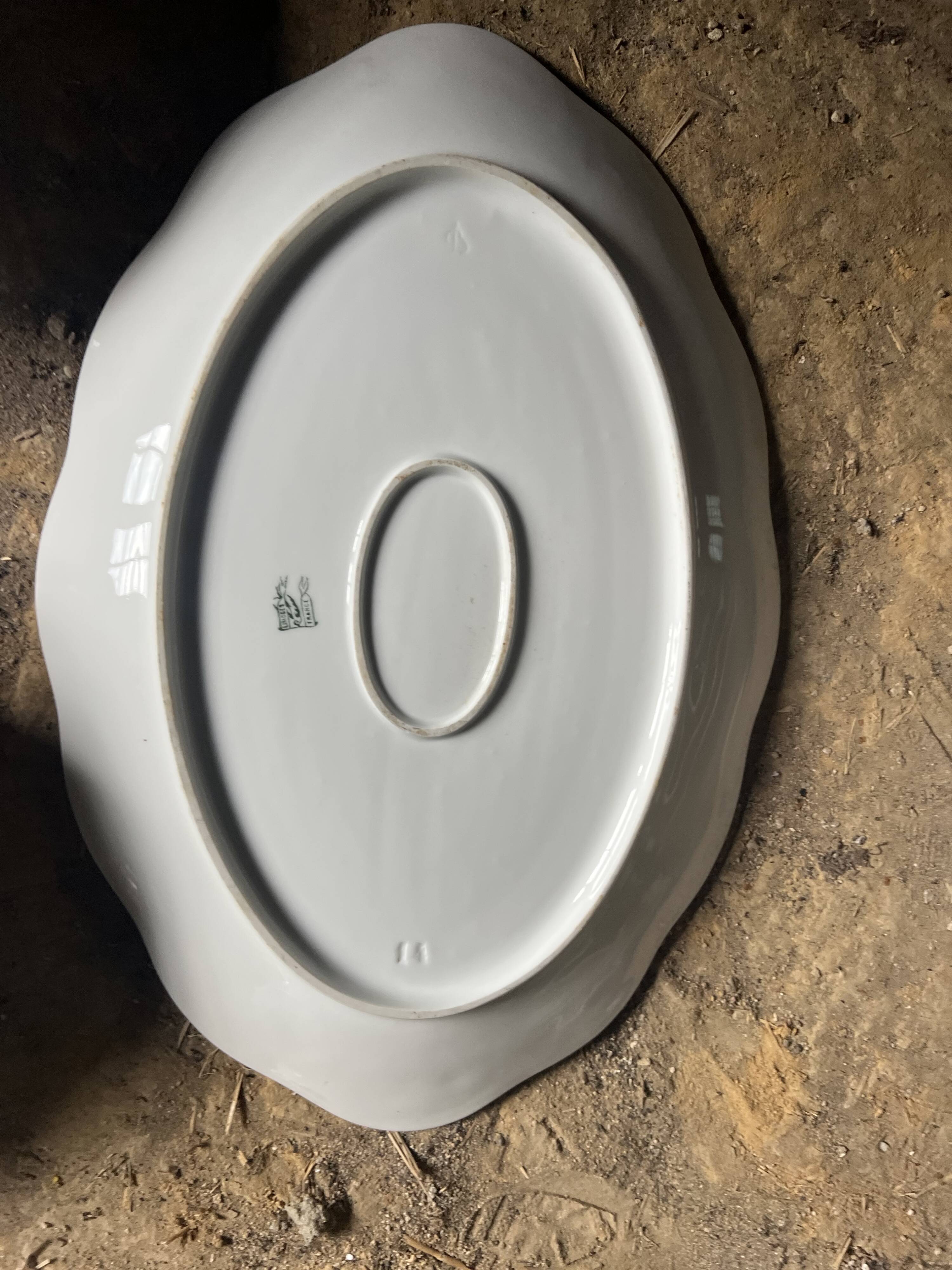 Large Limoges porcelain dinner service – floral decoration and gold trim