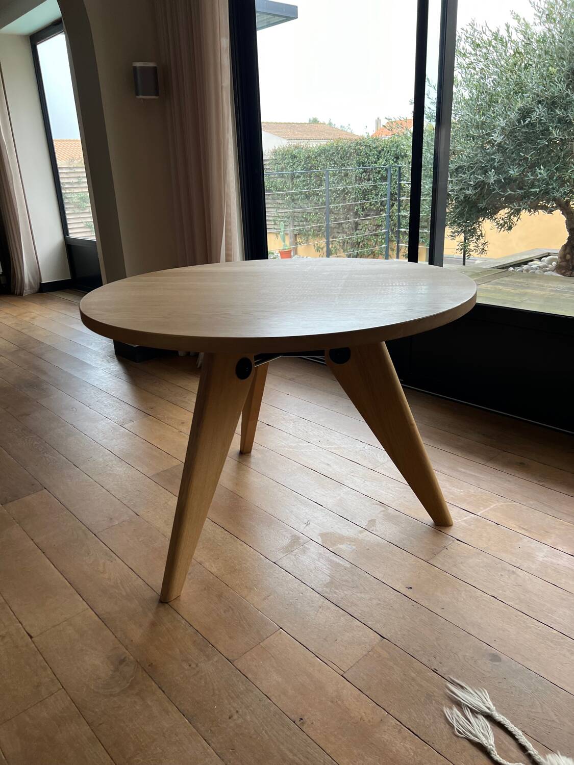 Vitra pedestal table