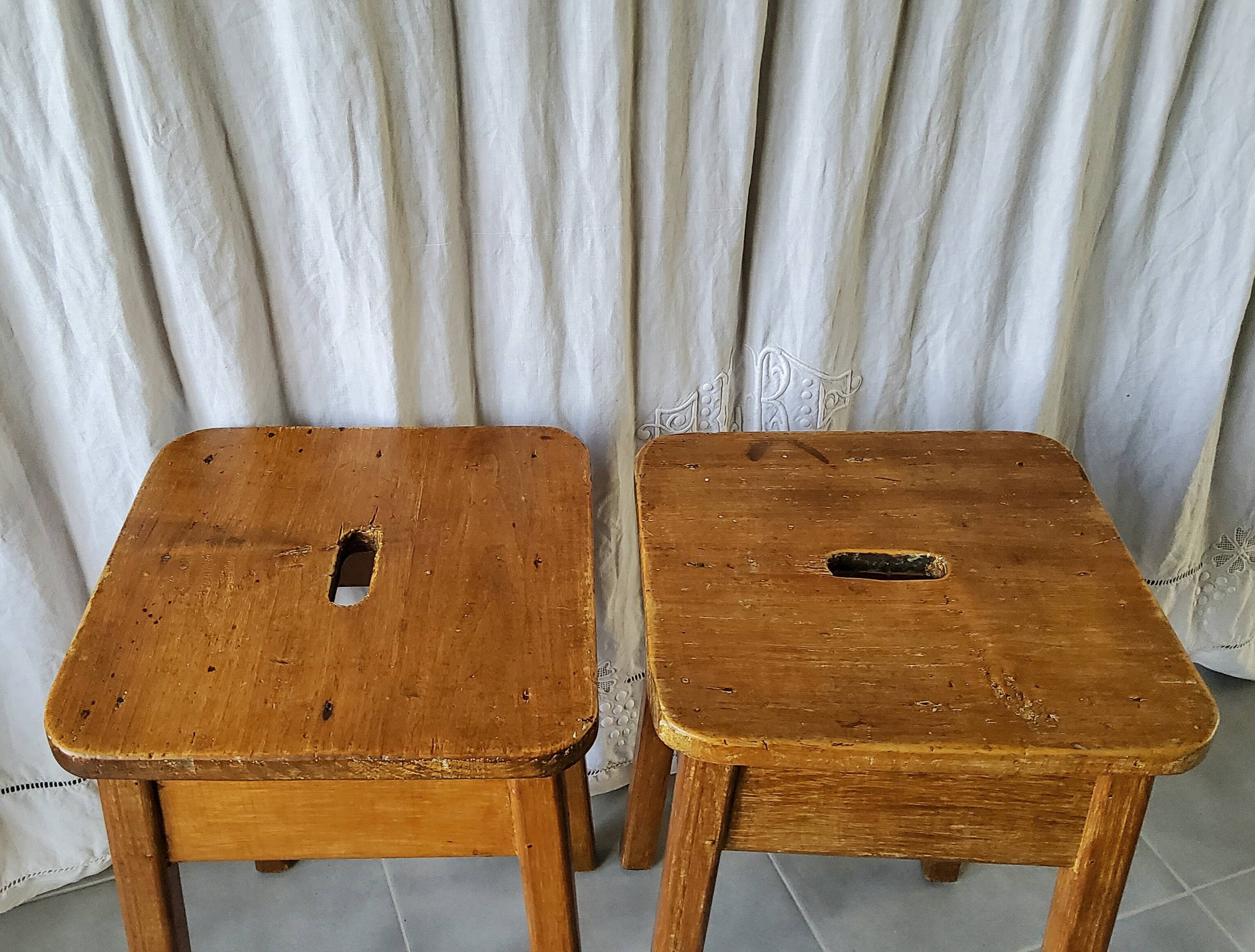 Paire de tabourets de ferme anciens