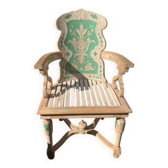 Armchair with painted wooden spacer
