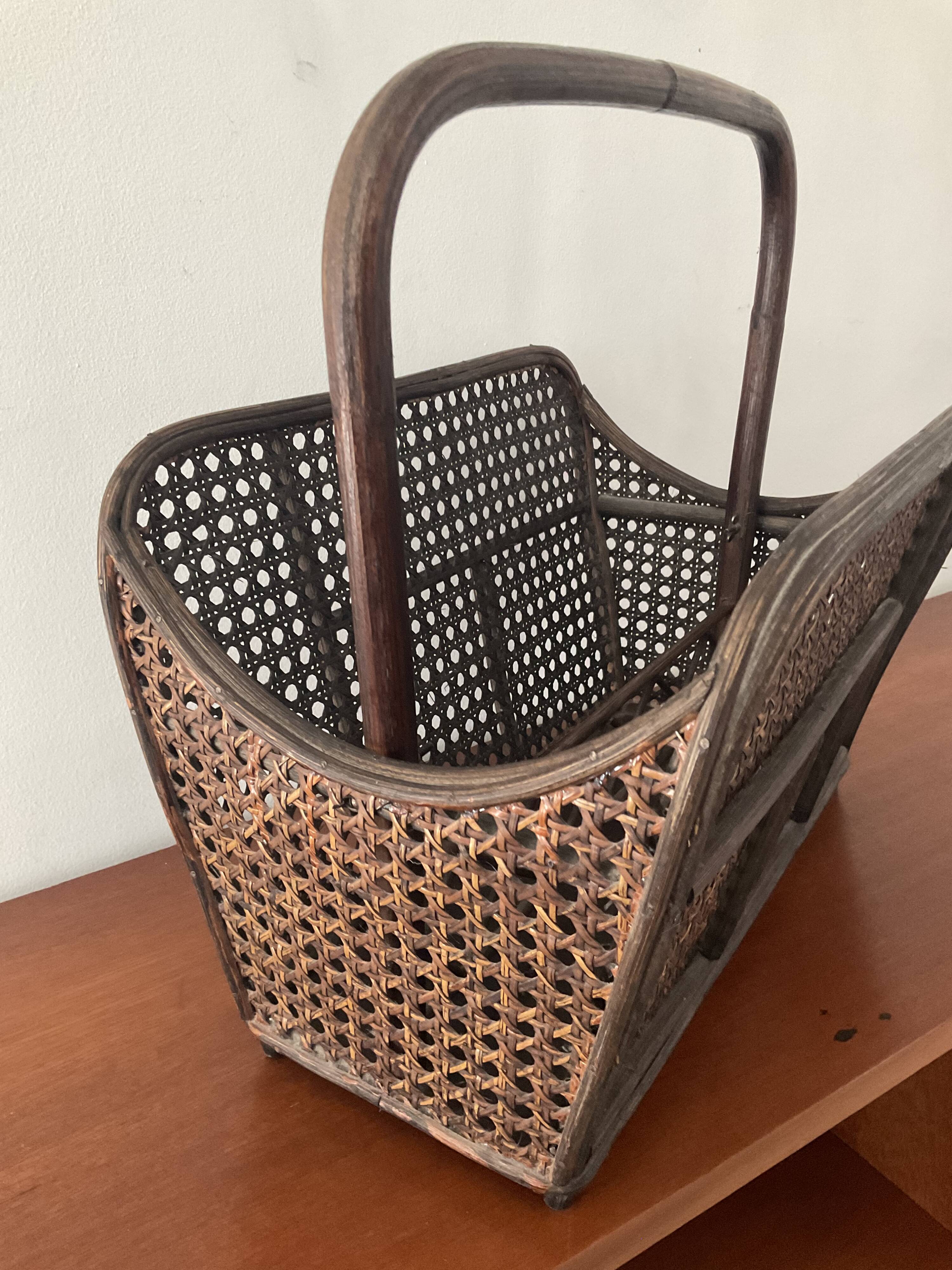 Porte-revue vintage en rotin et cannage