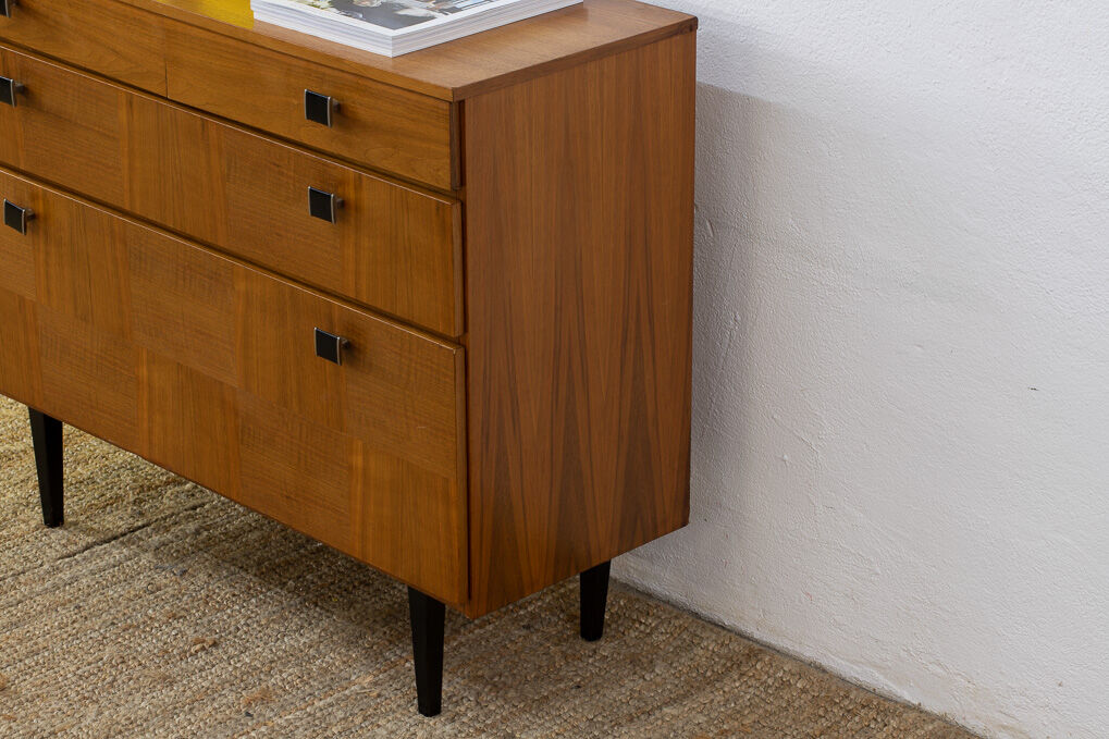 Scandinavian chest of drawers – 90 cm