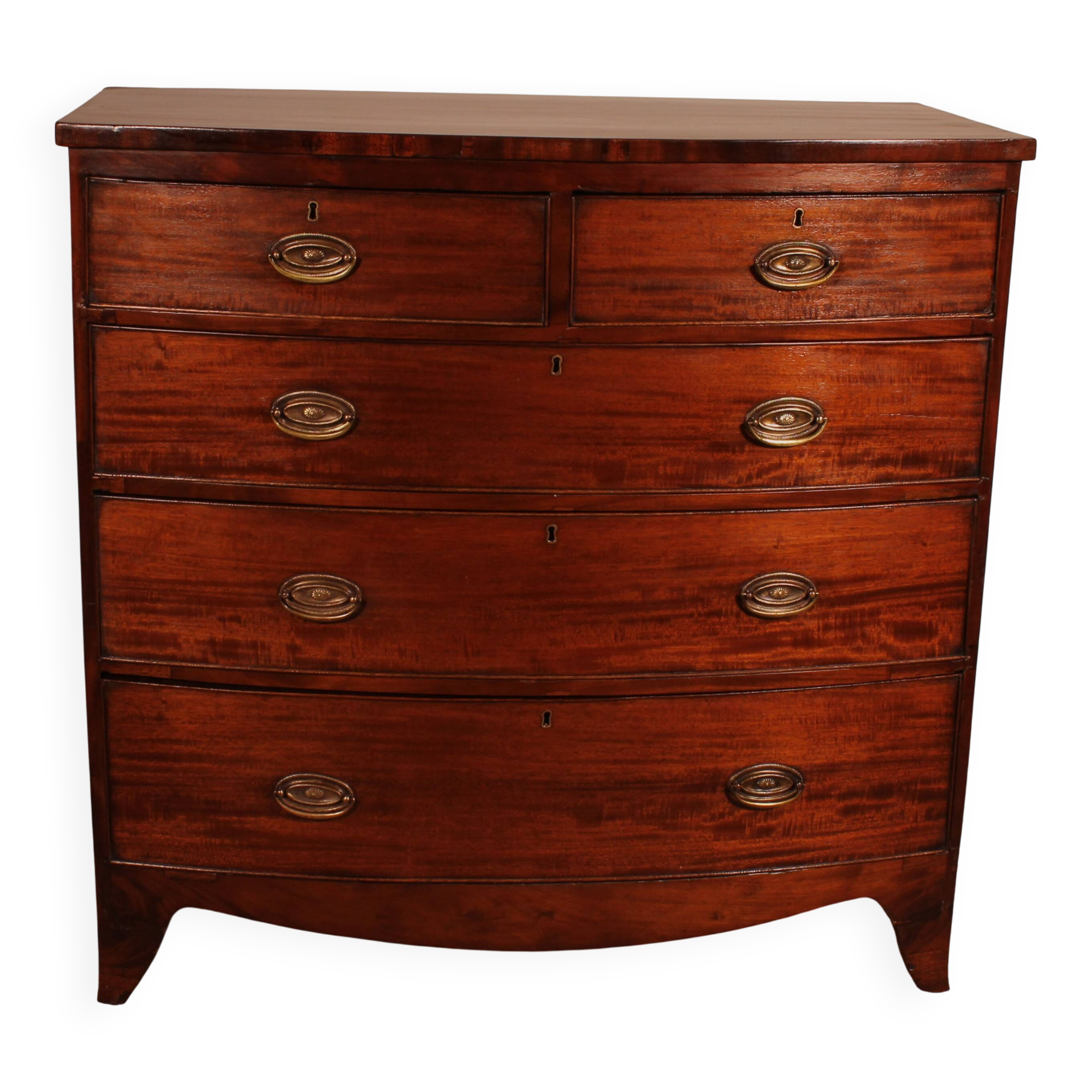 Bombé commode in mahogany from the early 19th century.