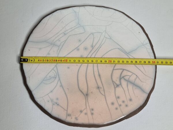 Plat de présentation en céramique raku décor abstrait, 31 cm