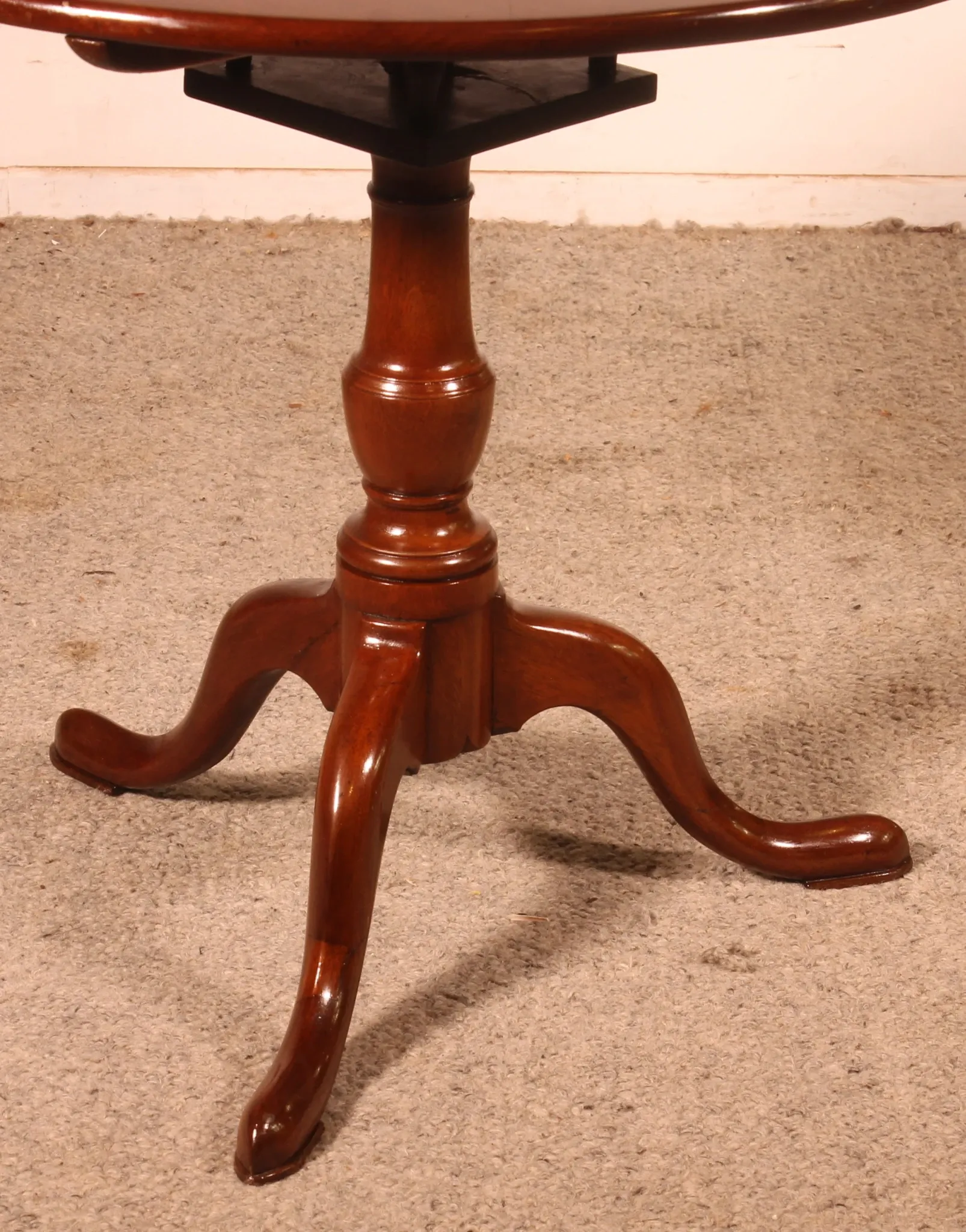 mahogany guéridon with mechanism - 18th century