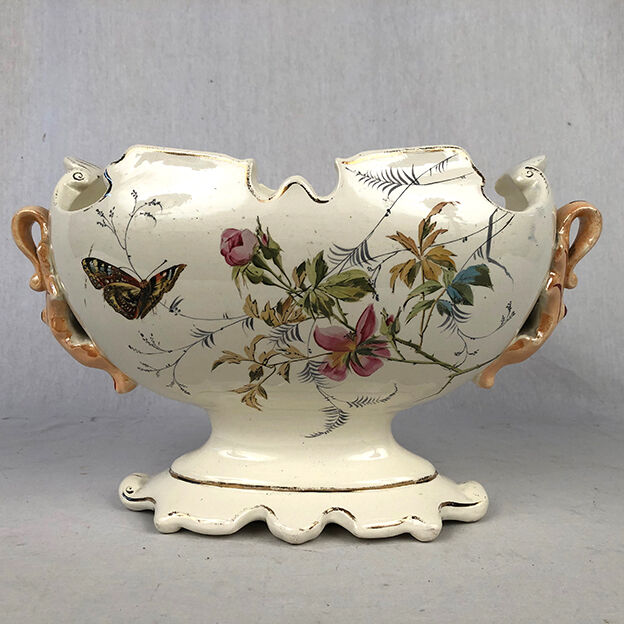 Planter of oblong shape on foot