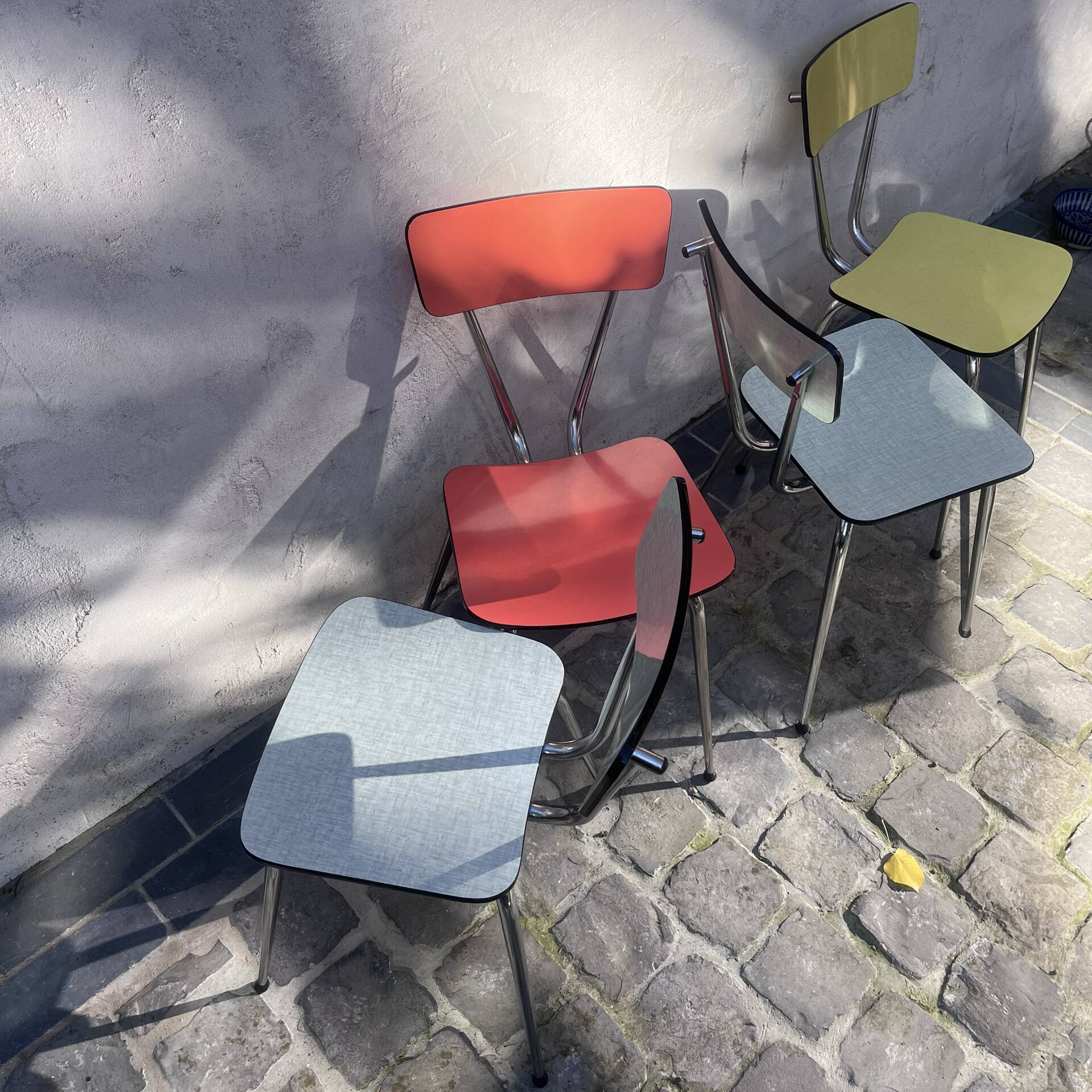 4 chaises en formica