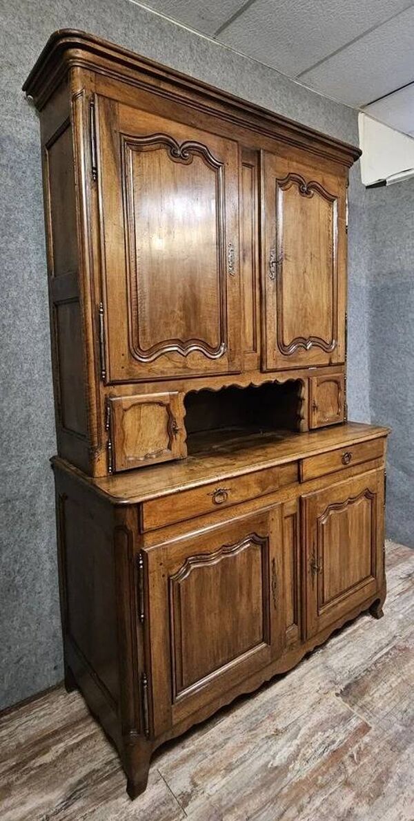 Buffet a deux corps époque Louis XV en noyer massif époque XVIIIeme