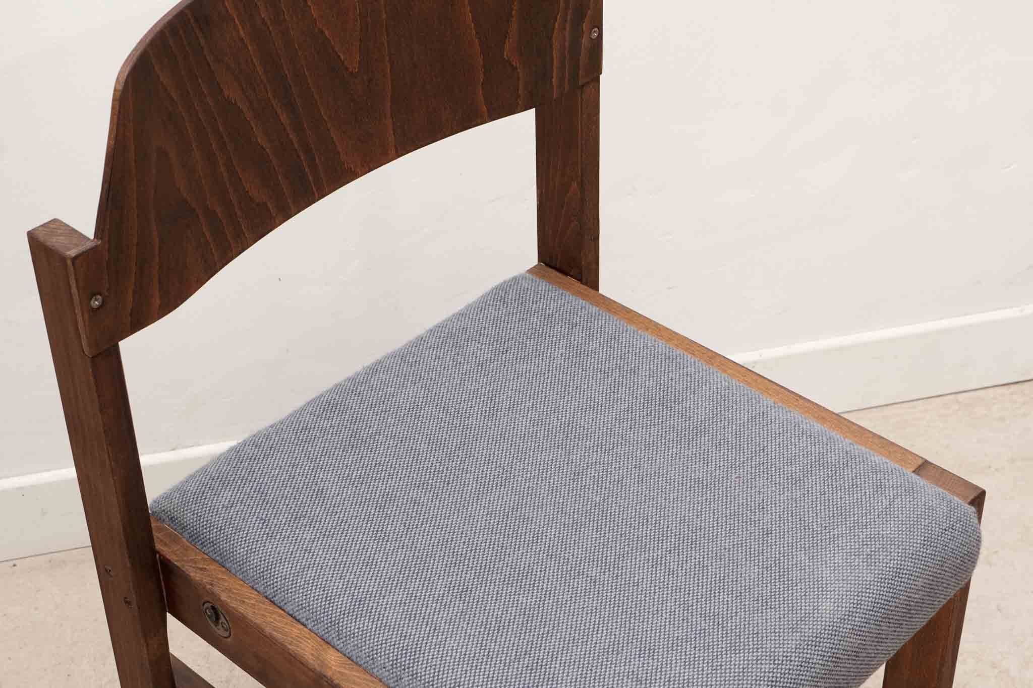 Chaise style scandinave ébène tapissée en gris