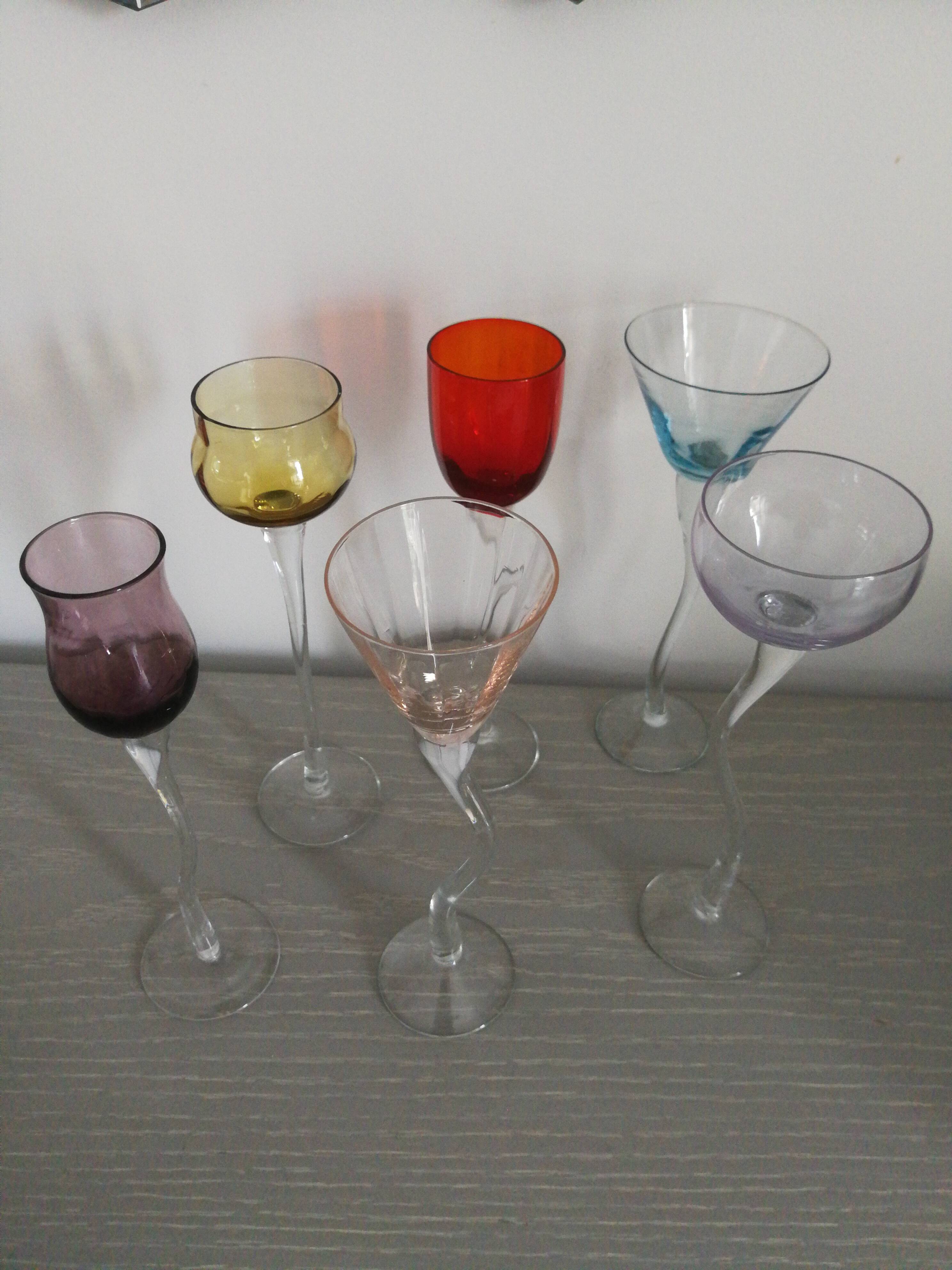 6 Stemmed glasses