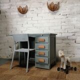 Child desk