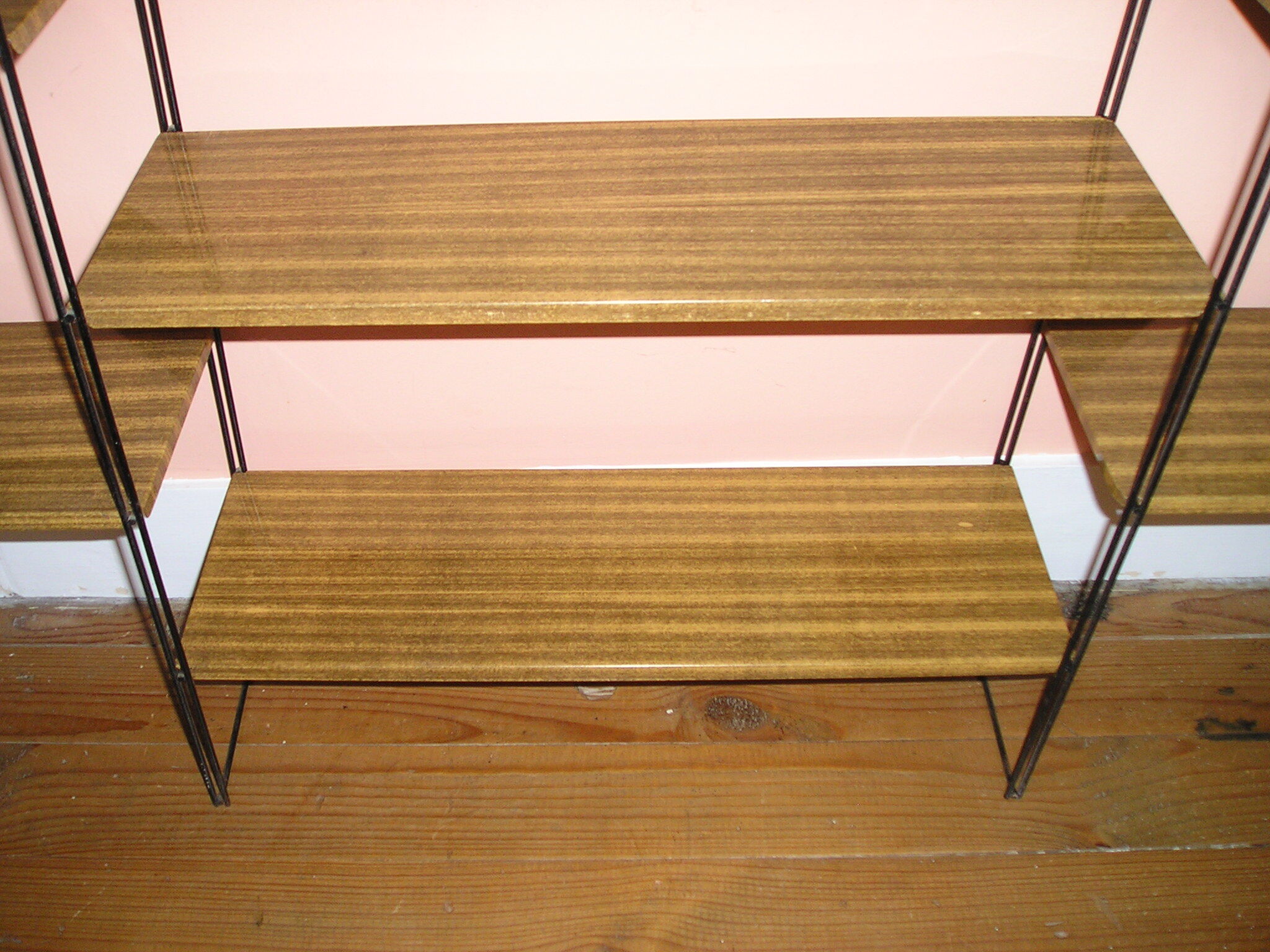 Flexible strings in laqué metal