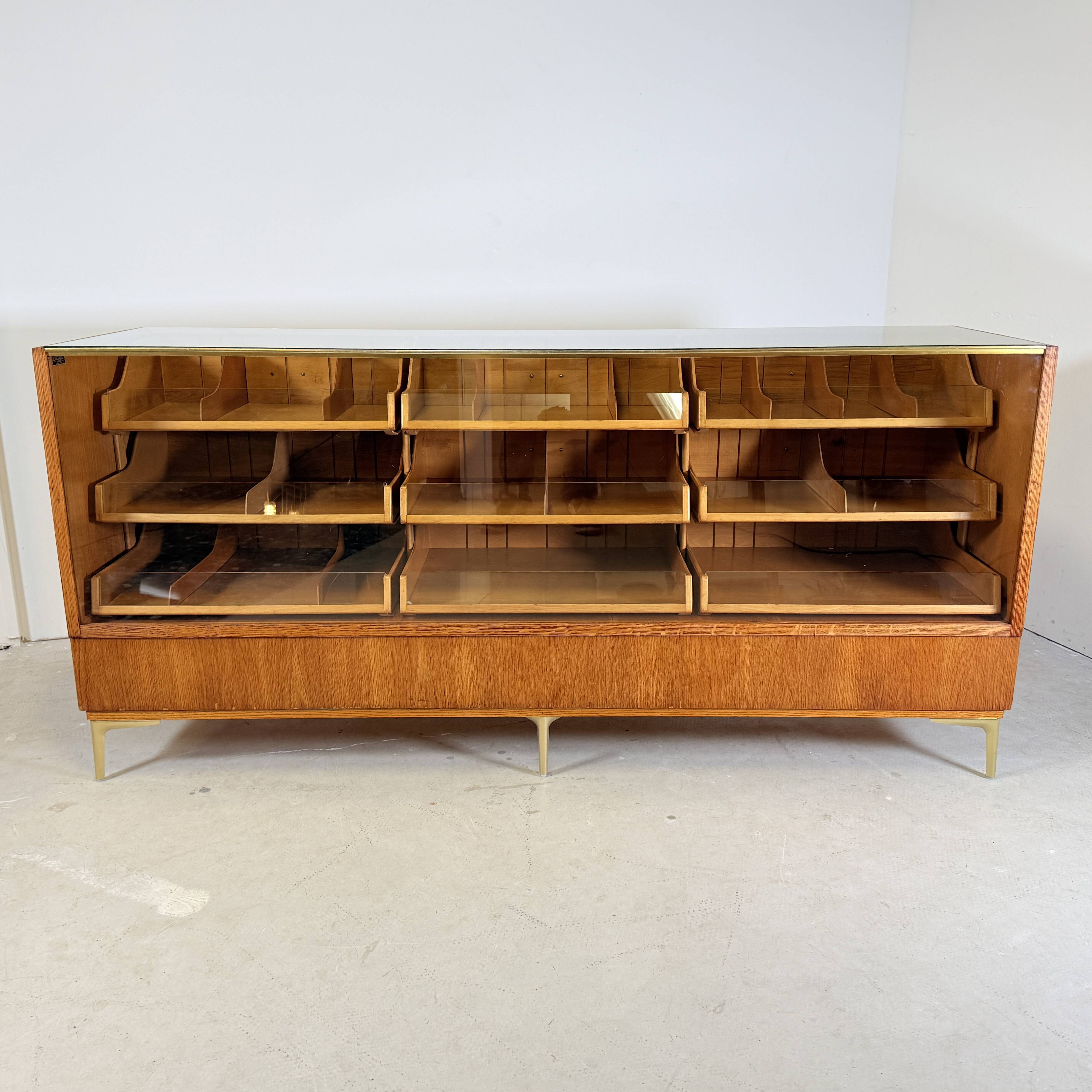 Vitrine en chêne vintage – Haka Ladenmöbel