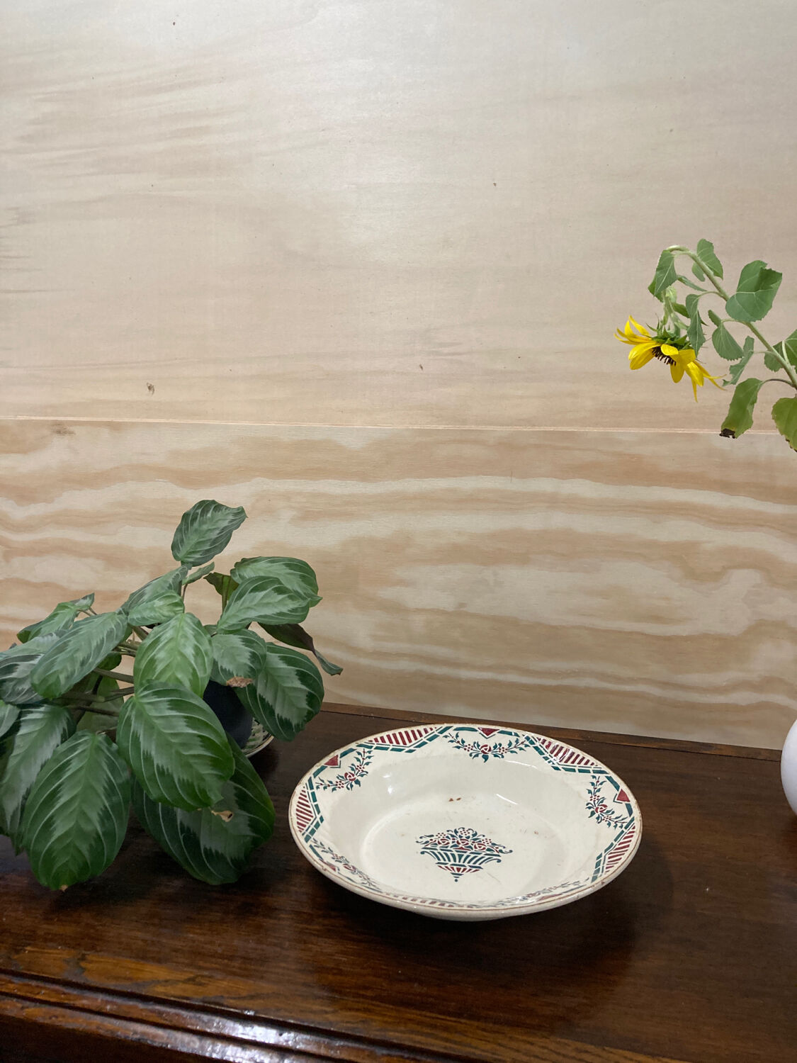 Round iron earth dish Moulin de loup Florida Grimaud Poitiers