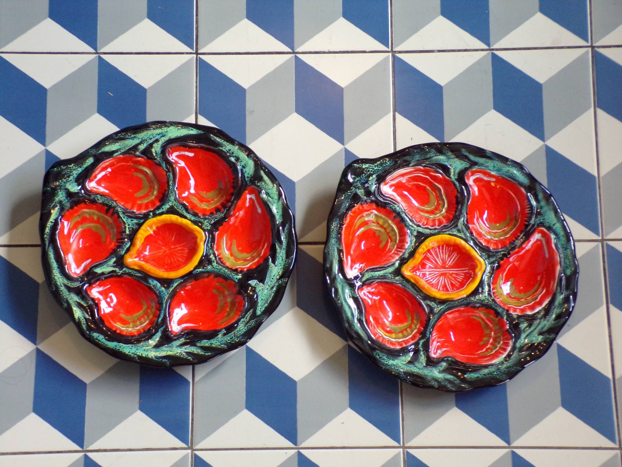 Duo of oyster plates by Gabriel Fourmaintraux
