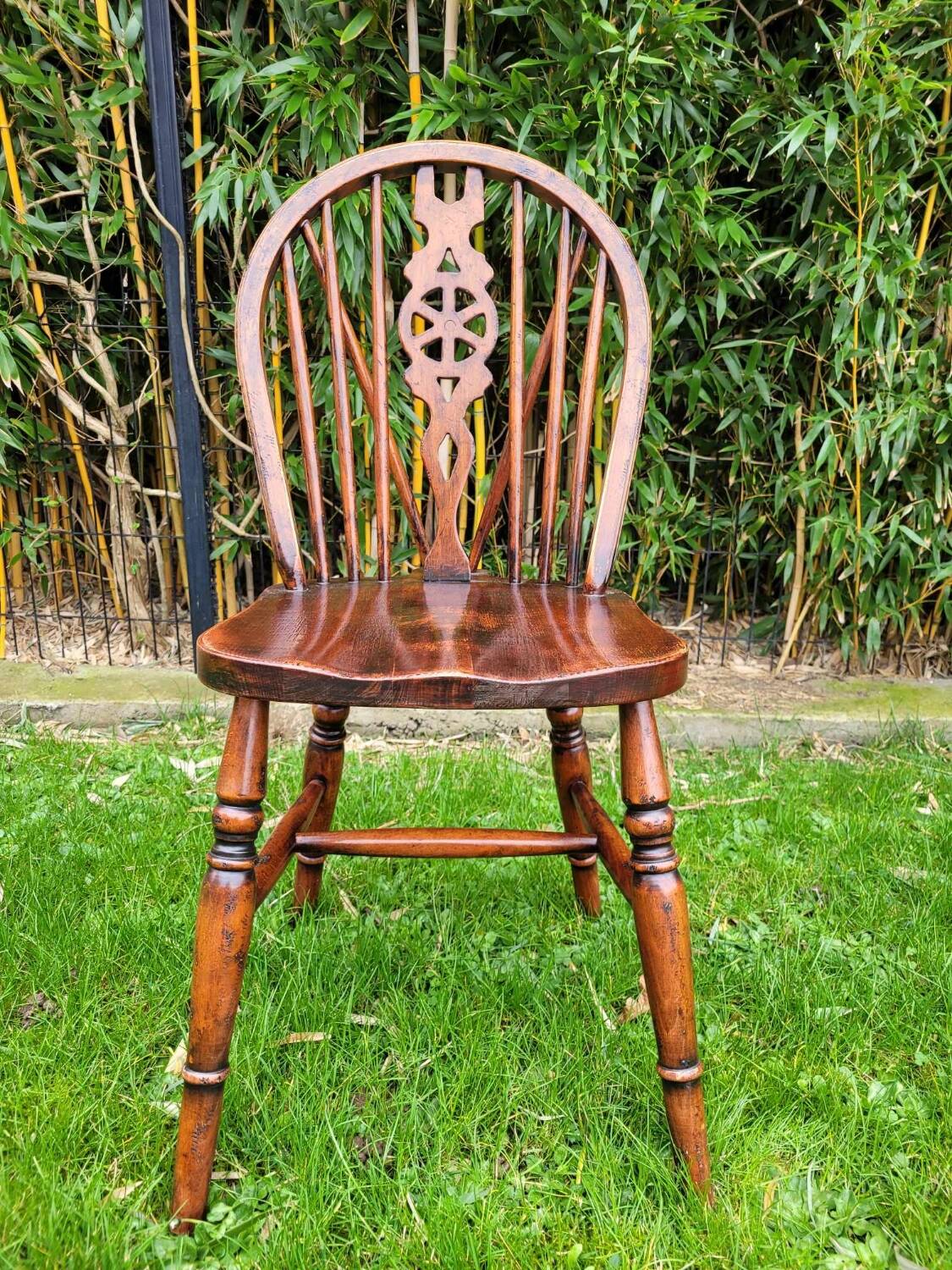4 Windsor wheelback chairs in dark oak