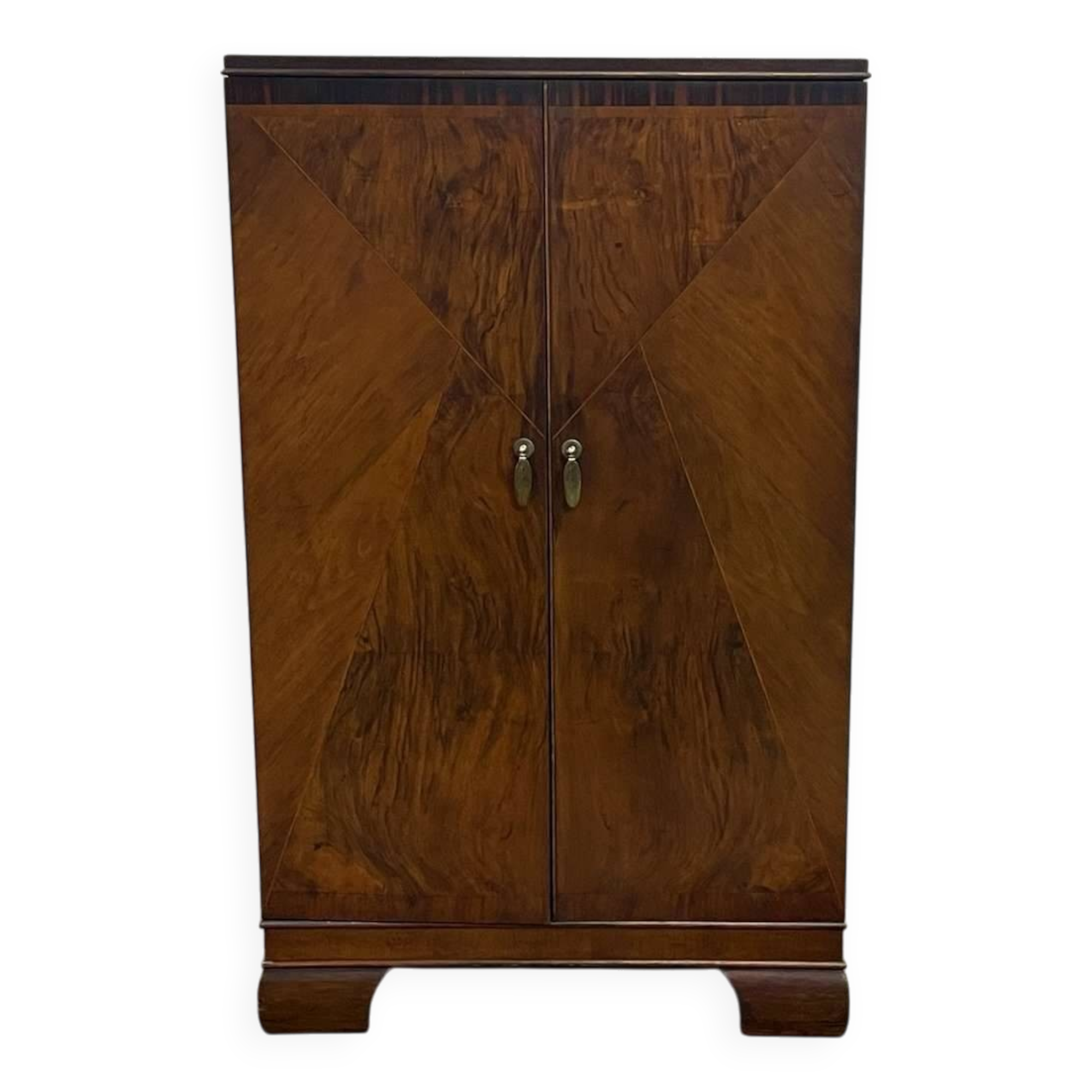 Buffet anglais en noyer des années 1930