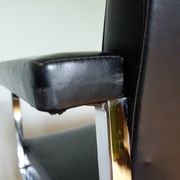 Swivel office chair Strafor with chrome metal and black faux leather.