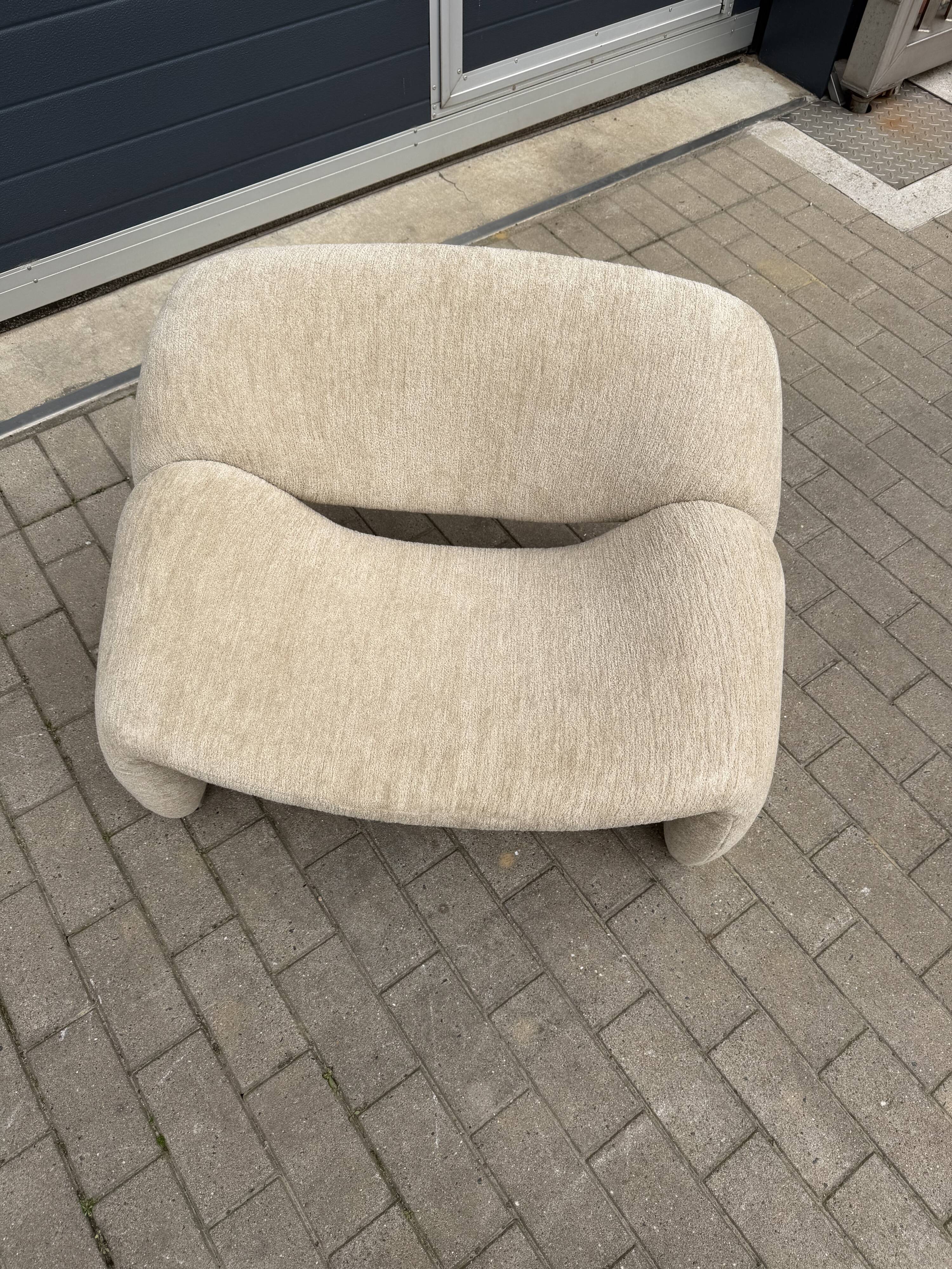 2x Artifort Groovy F598 Pierre Paulin, Pierre Frey: Chenille Igor (Sable)