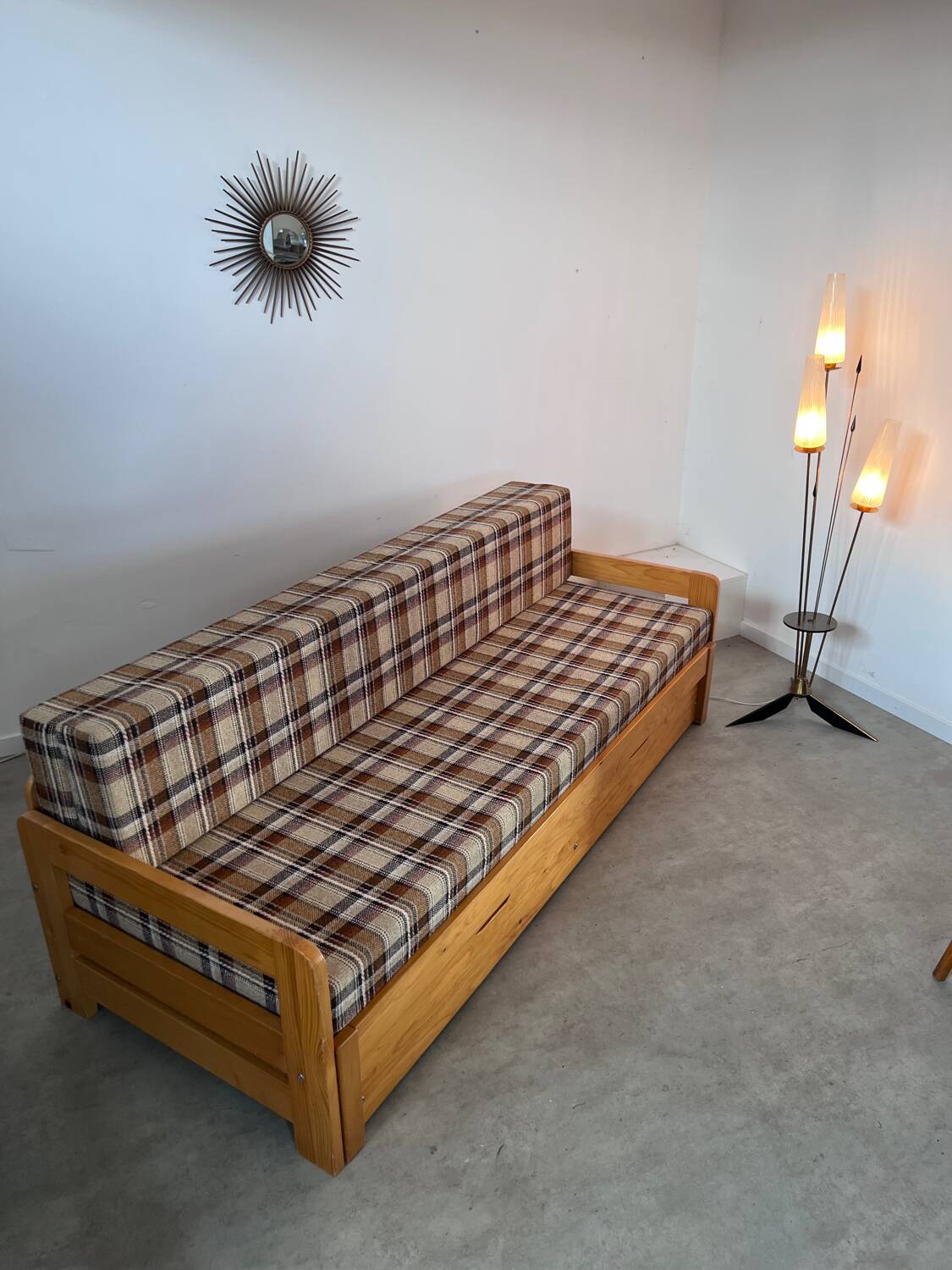 Ancien canapé lit 3 places design années 70/80 en pin vintage sofa