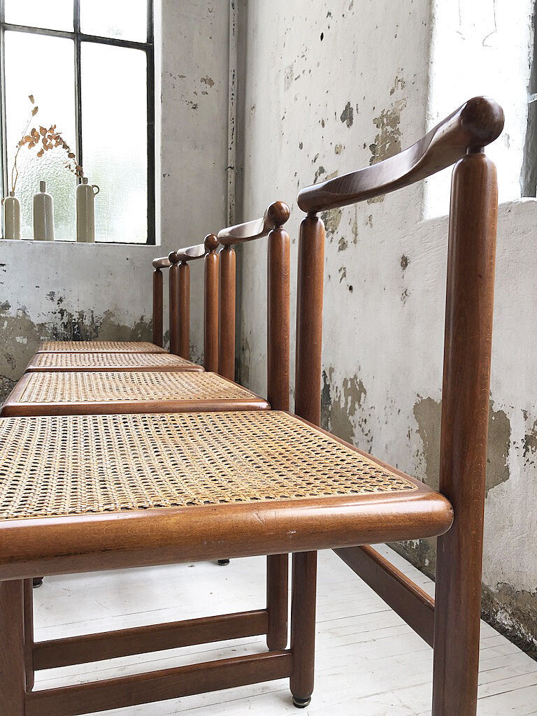 Lot de 4 chaises cannées années 50