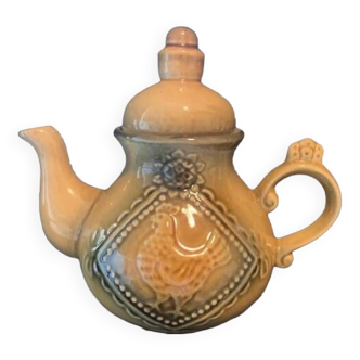 Earthenware teapot from Volgograd (Russia)