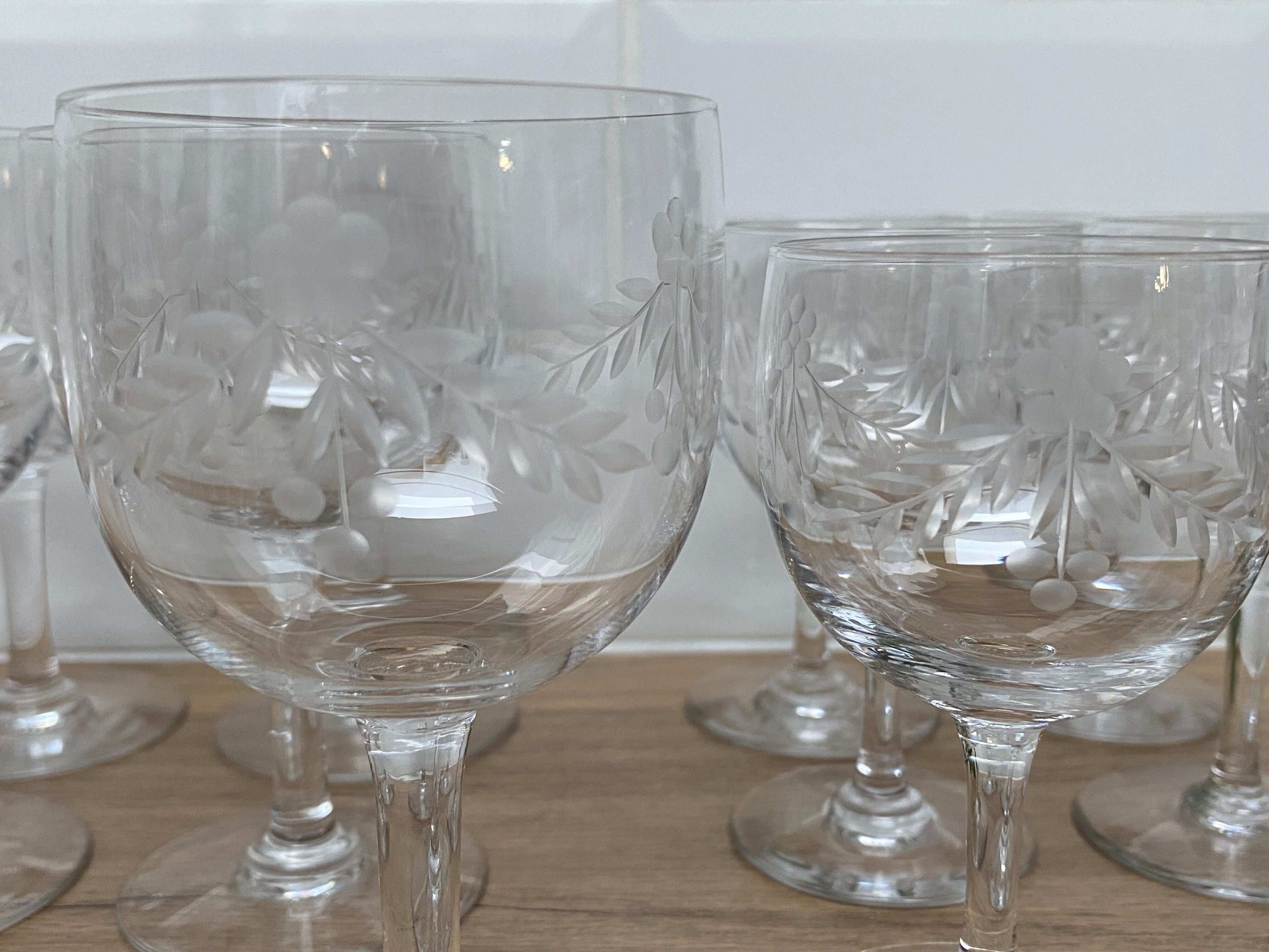 Set of 6 engraved balloon wine glasses